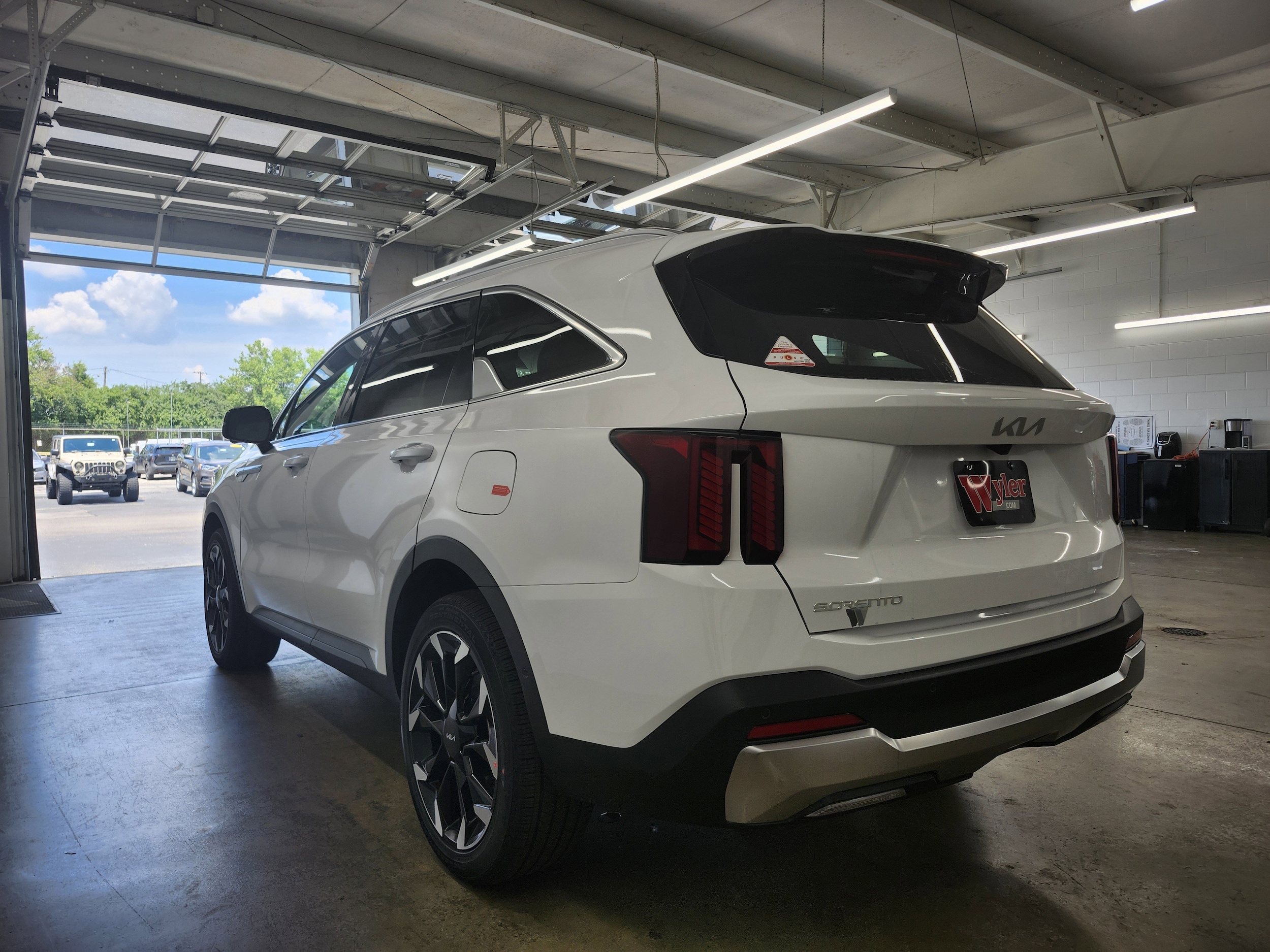 2025 Kia Sorento SX - Photo 21