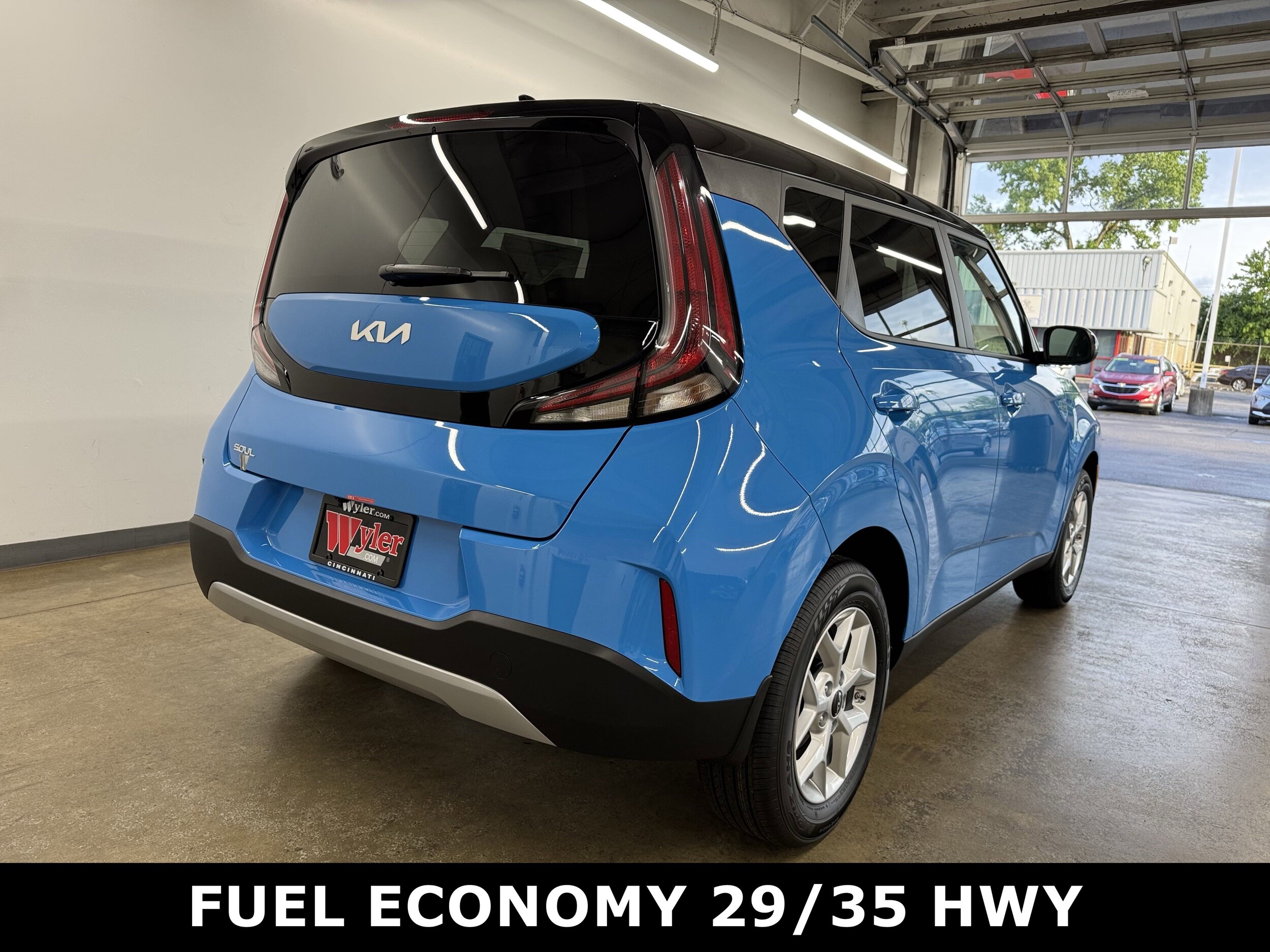 2025 Kia Soul S photo 3