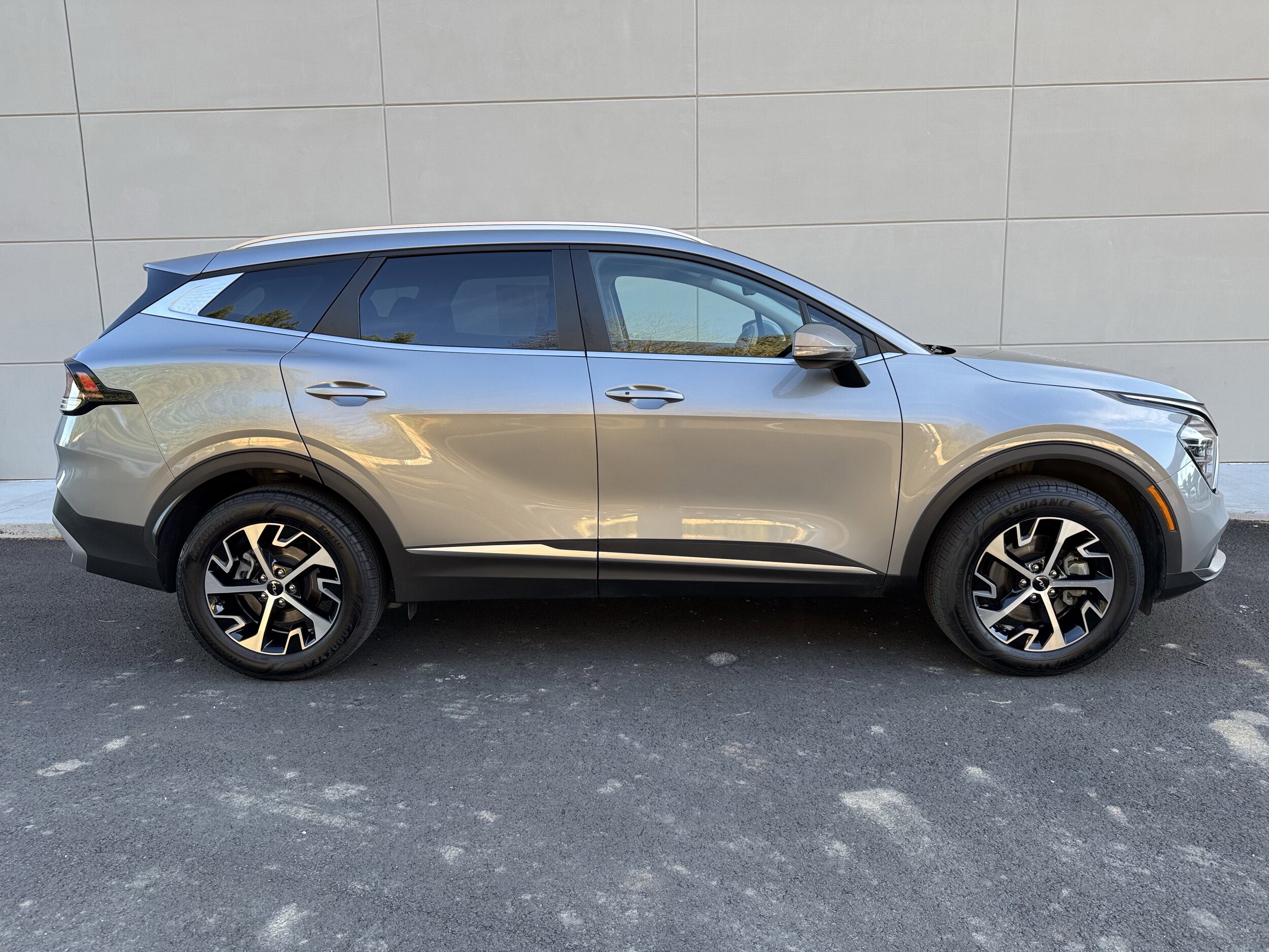 2024 Kia Sportage EX photo 2