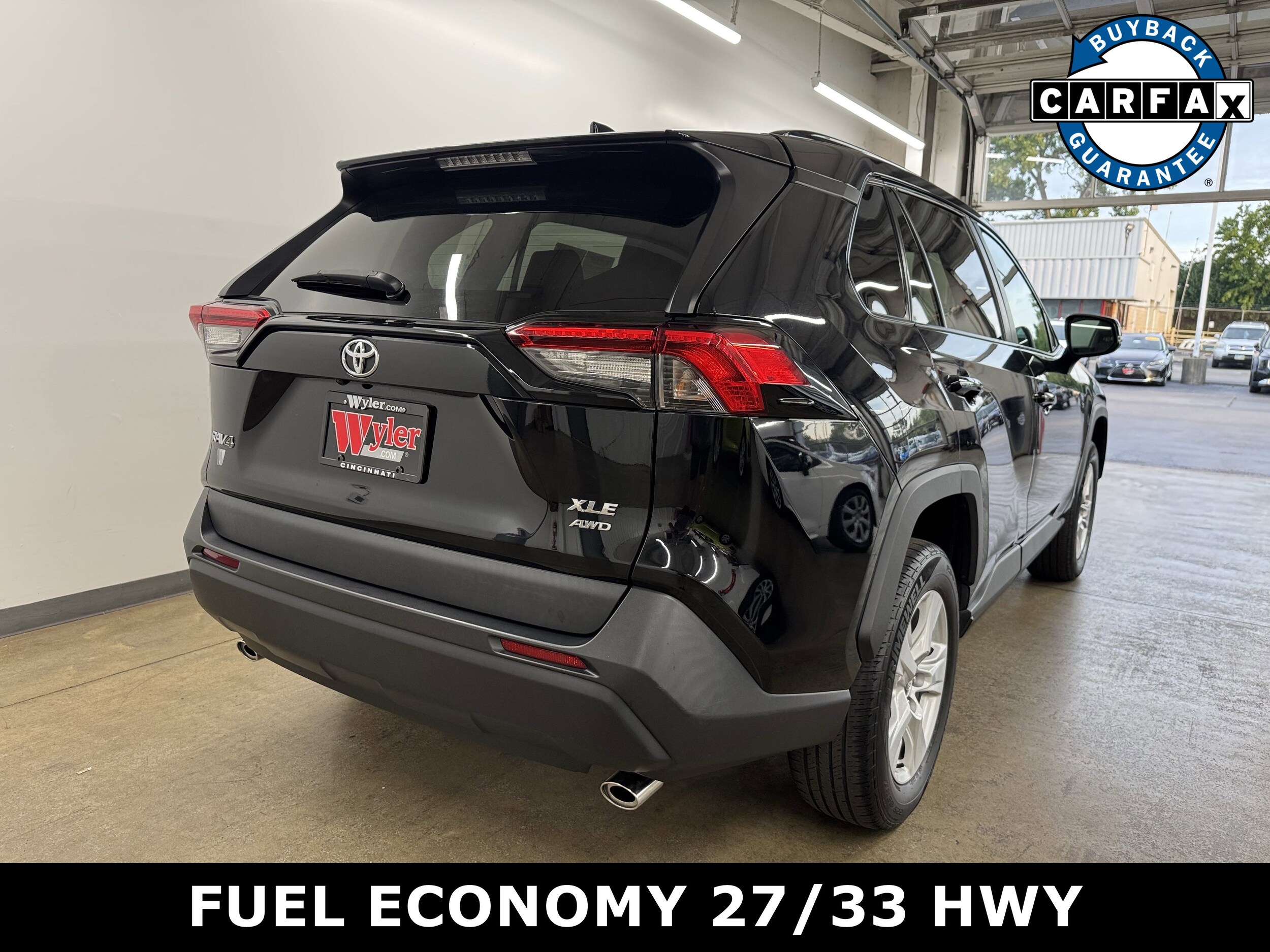2021 Toyota RAV4 XLE photo 2