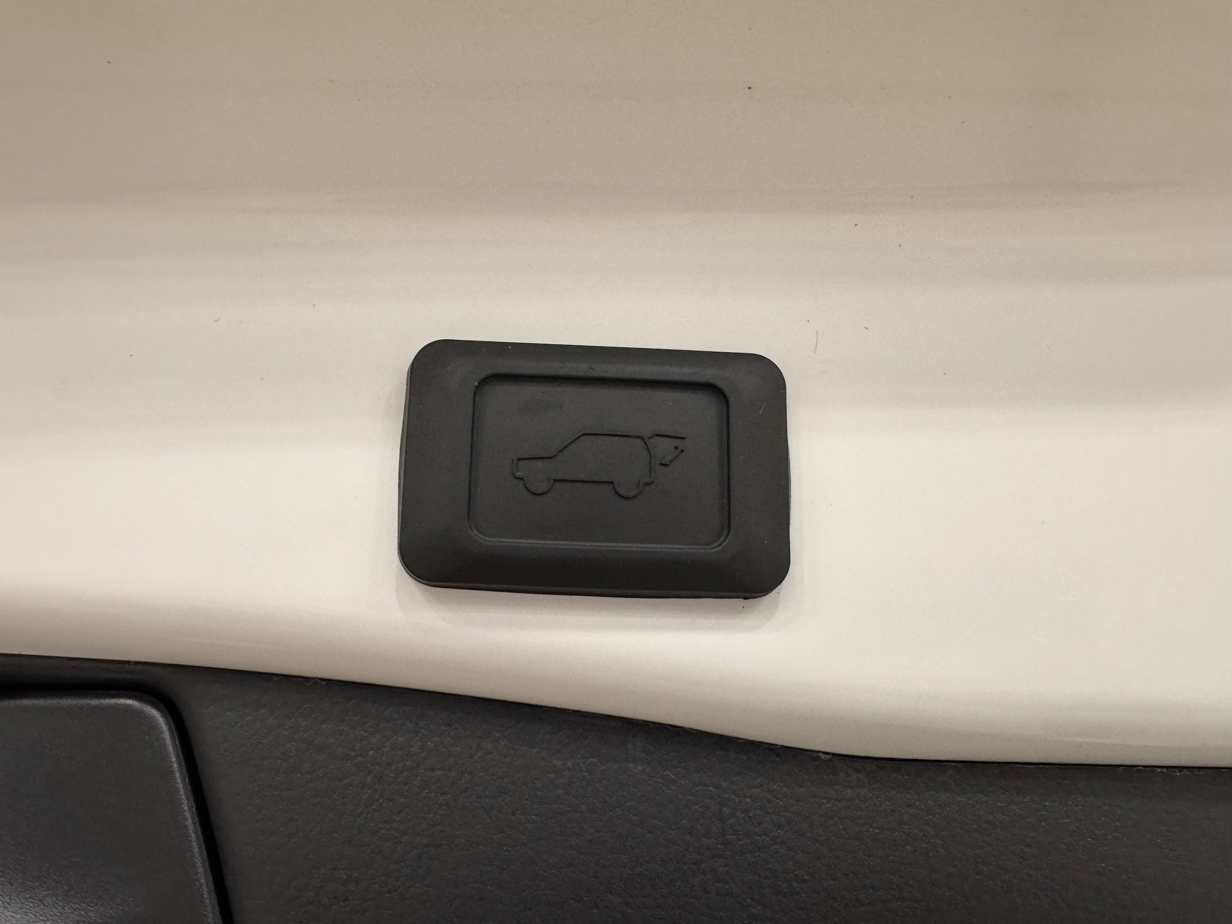 2025 Toyota RAV4 XLE - Photo 24