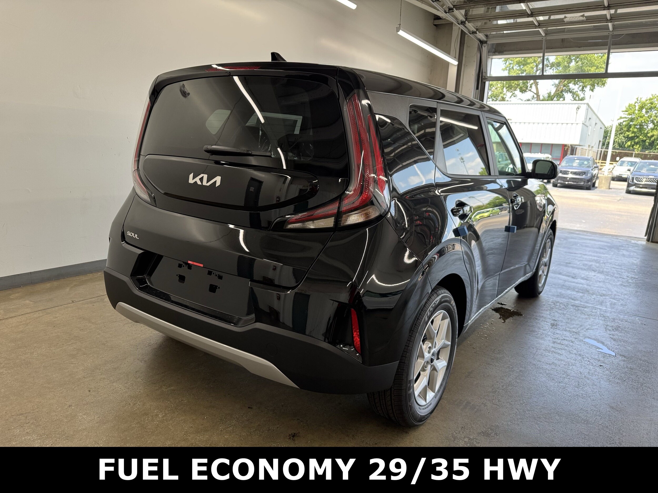2025 Kia Soul S photo 2