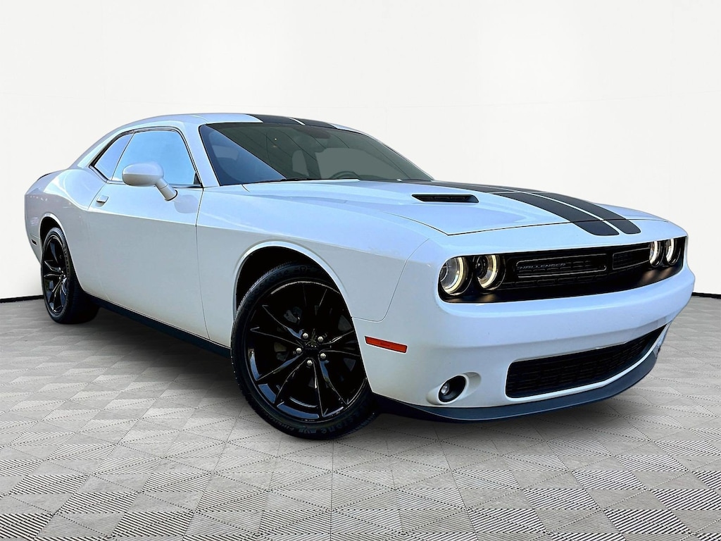 Used 2016 Dodge Challenger SXT Coupe
