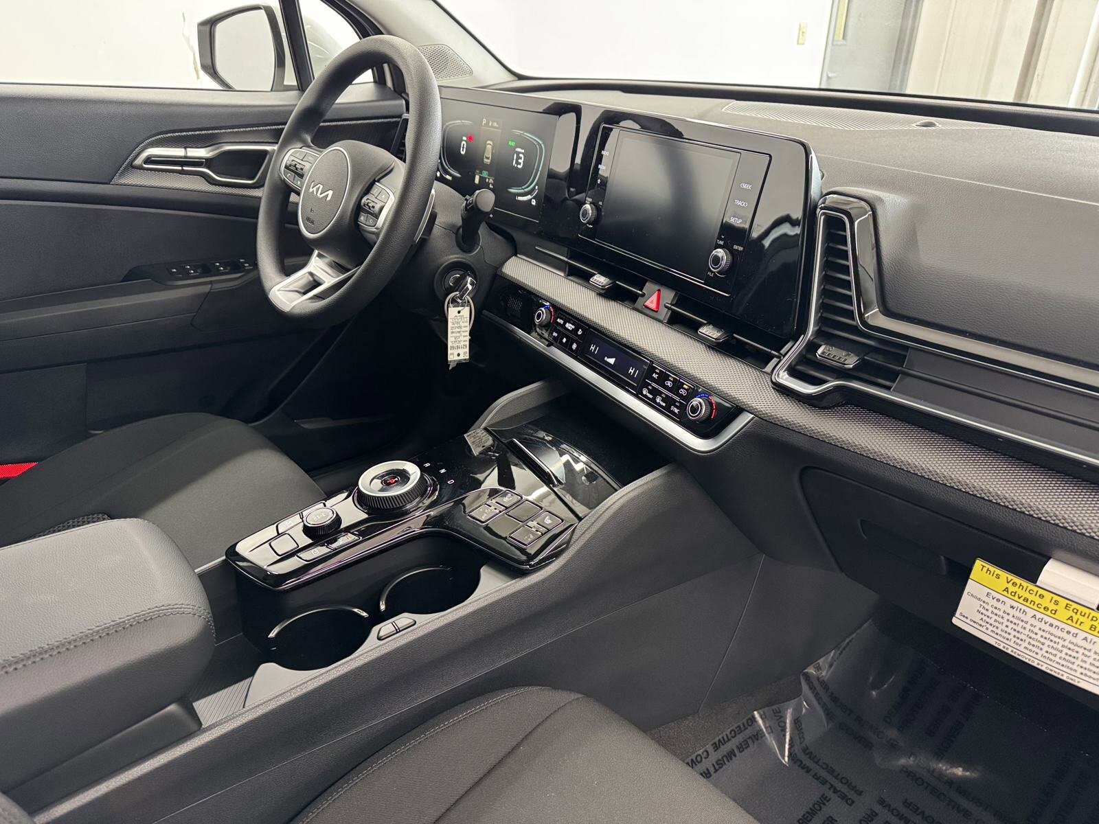 2025 Kia Sportage Hybrid LX photo 2