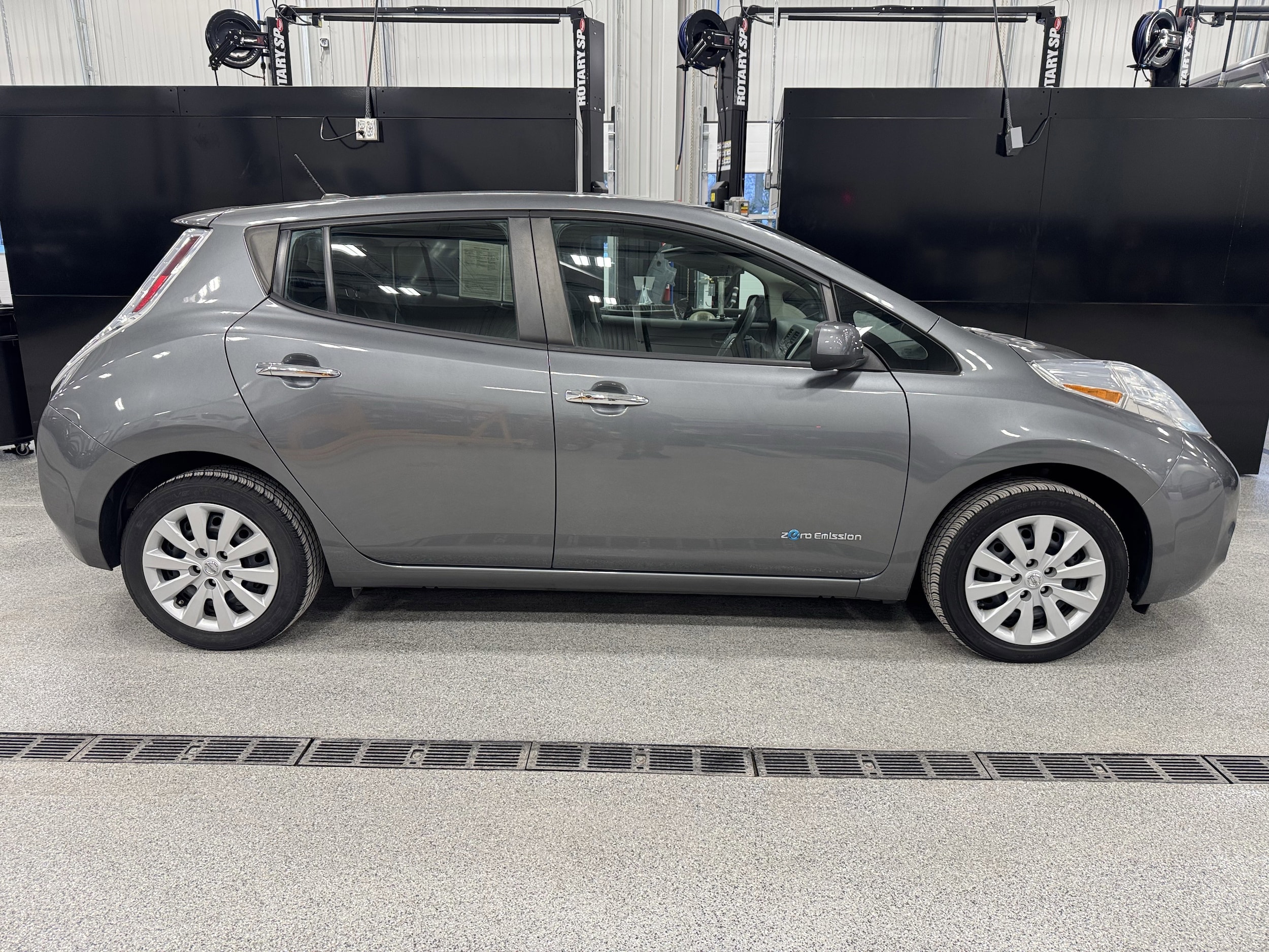 Used 2017 Nissan LEAF S with VIN 1N4BZ0CPXHC307893 for sale in Cincinnati, OH
