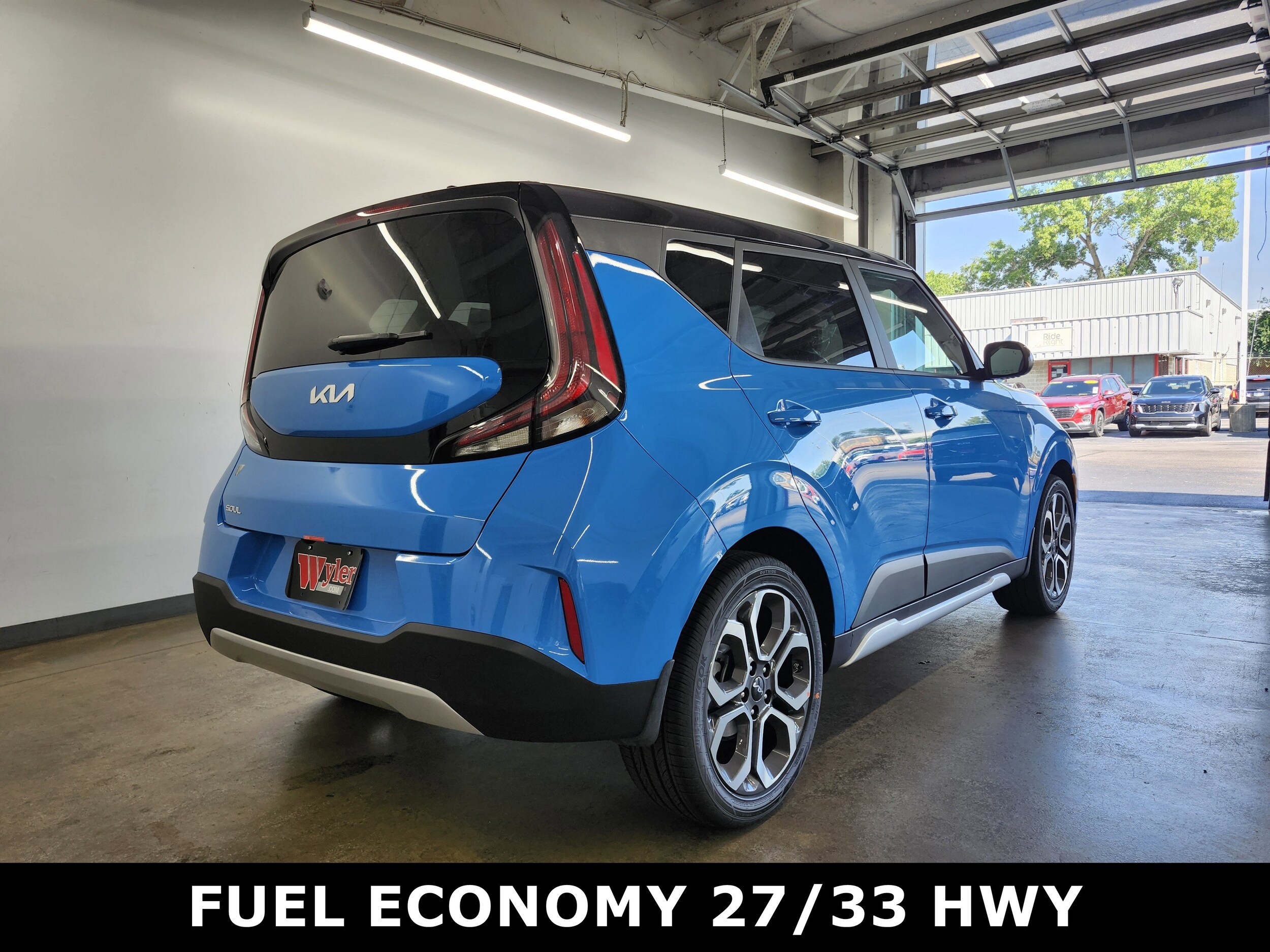 2025 Kia Soul EX photo 3