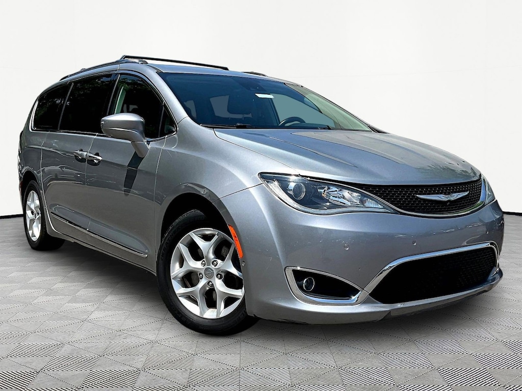 Used 2017 Chrysler Pacifica Touring-L Plus Van