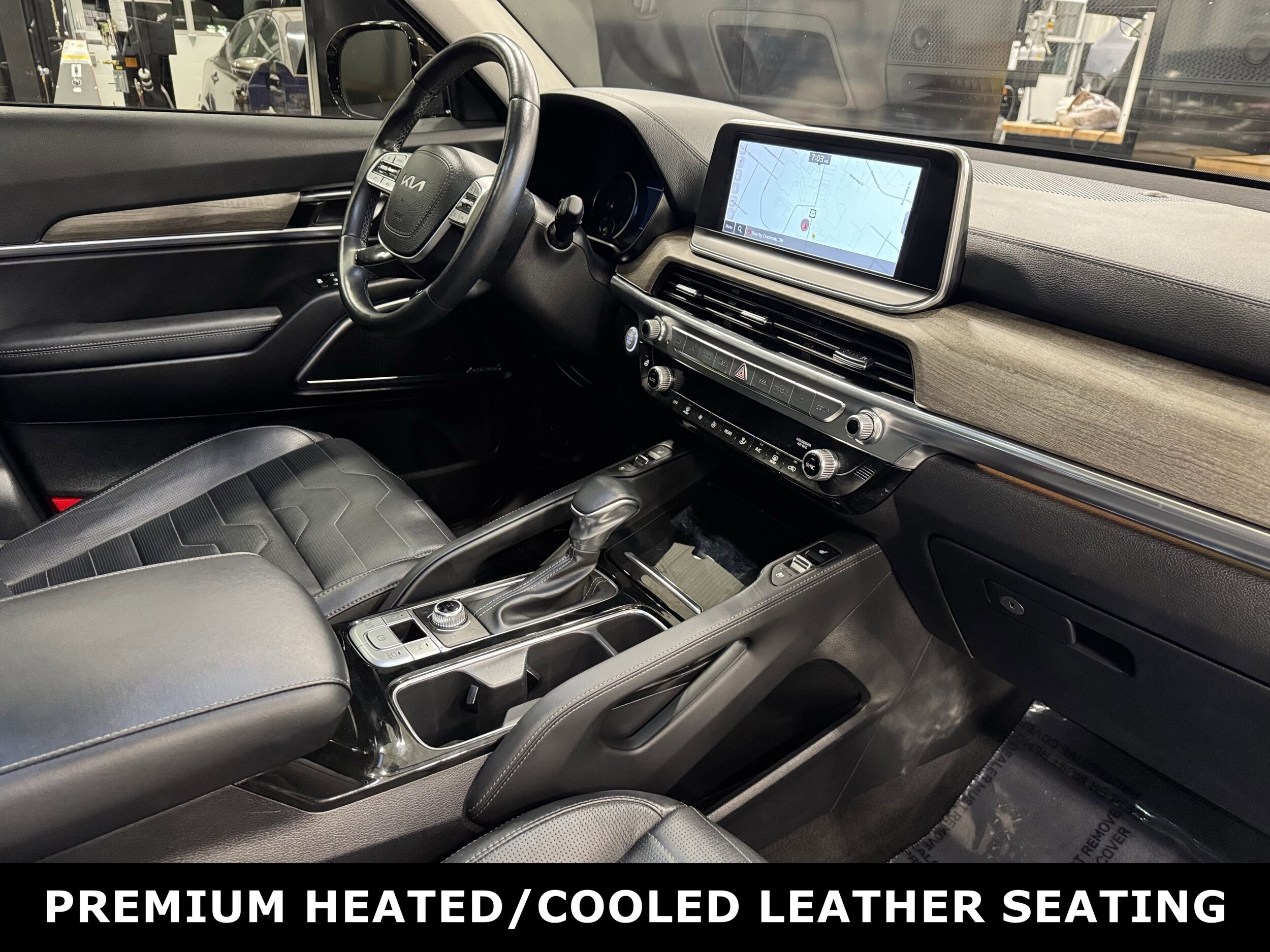 2022 Kia Telluride SX photo 3