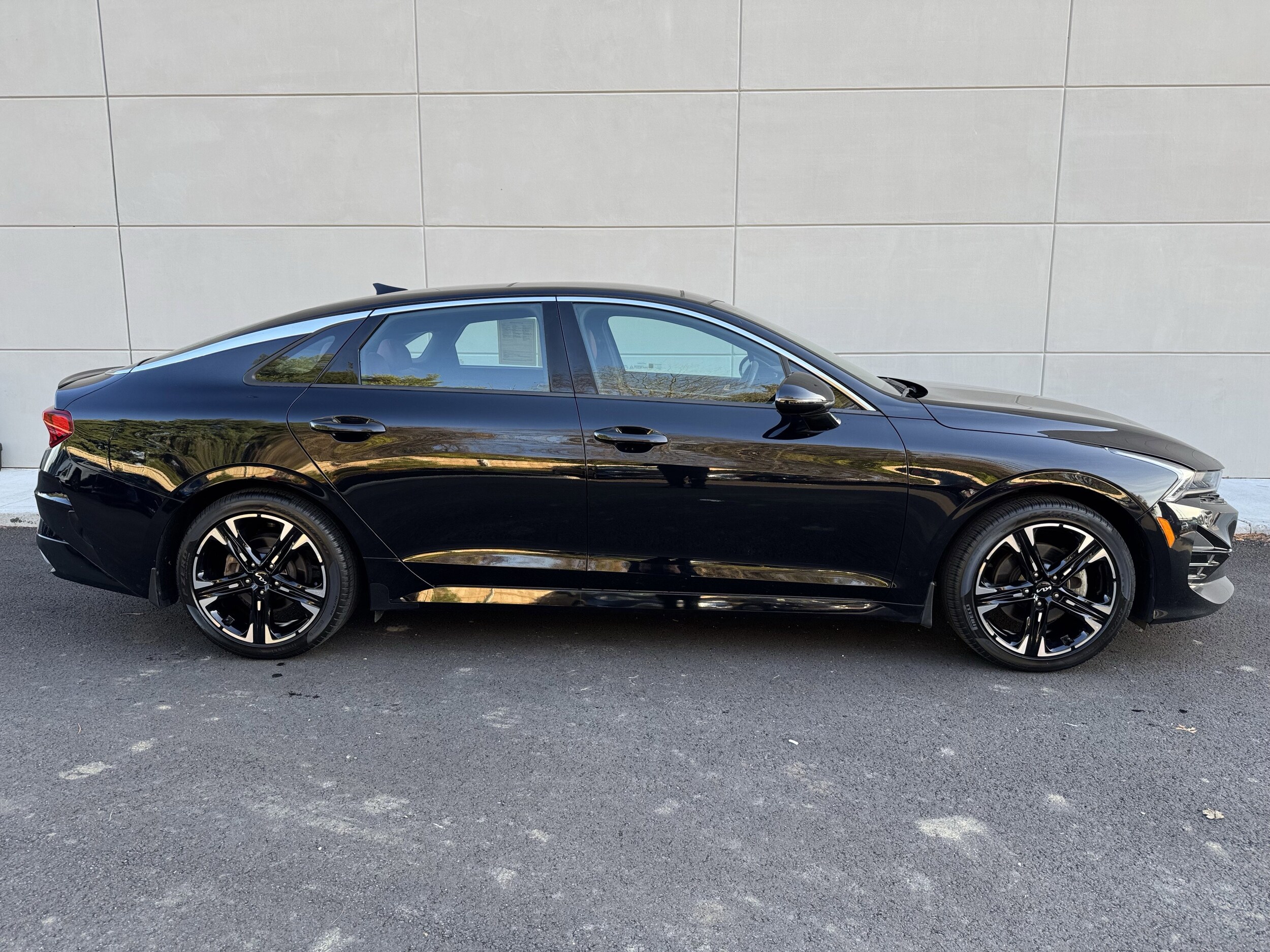 2023 Kia K5 GT-Line photo 2