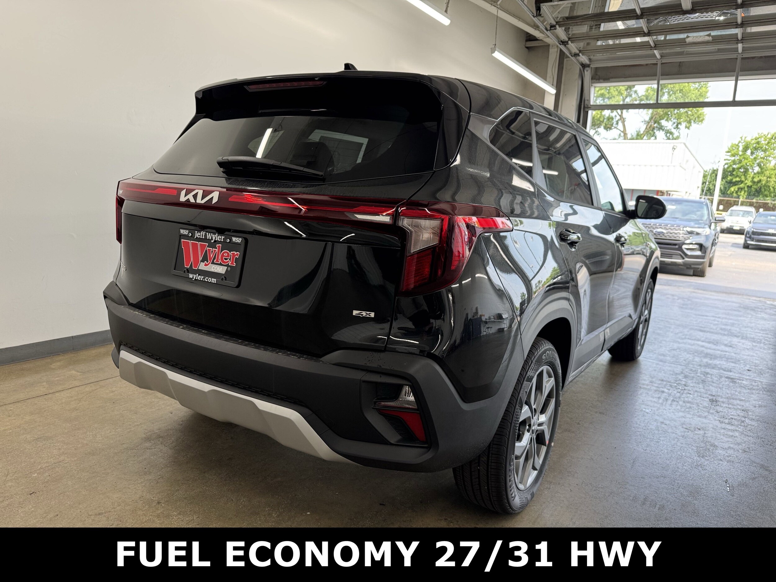 2026 Kia Seltos LX photo 3