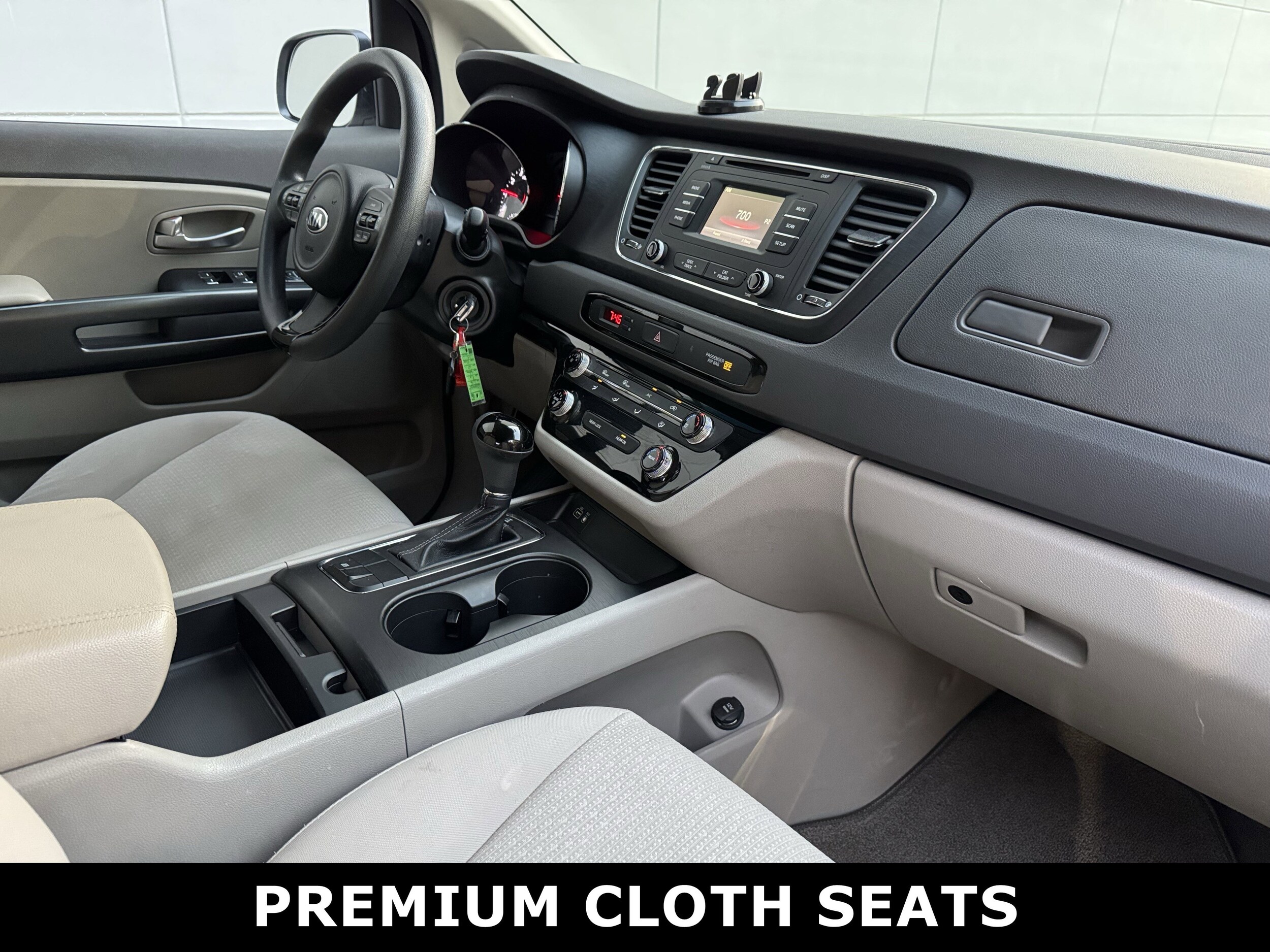 2016 Kia Sedona L photo 2