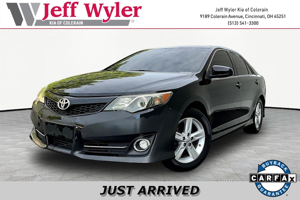 Used 2014 Toyota Camry SE Sedan