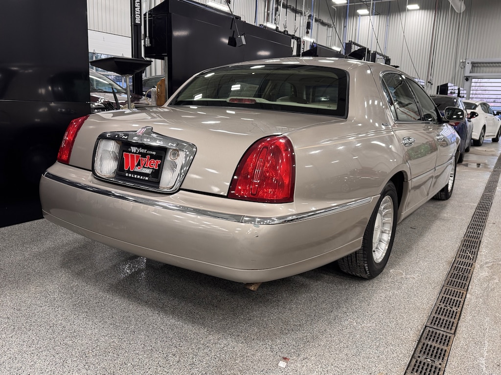 Used 2001 Lincoln Town Car Executive Sedan