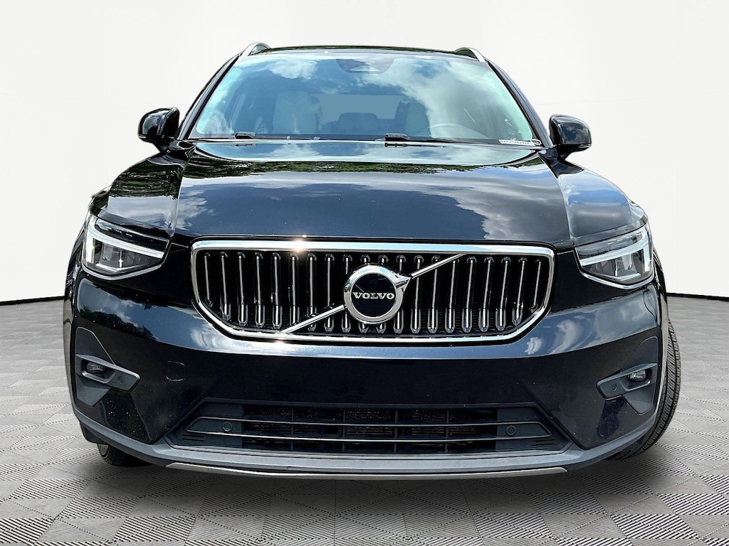 Used 2023 Volvo XC40 B5 AWD Plus Bright SUV