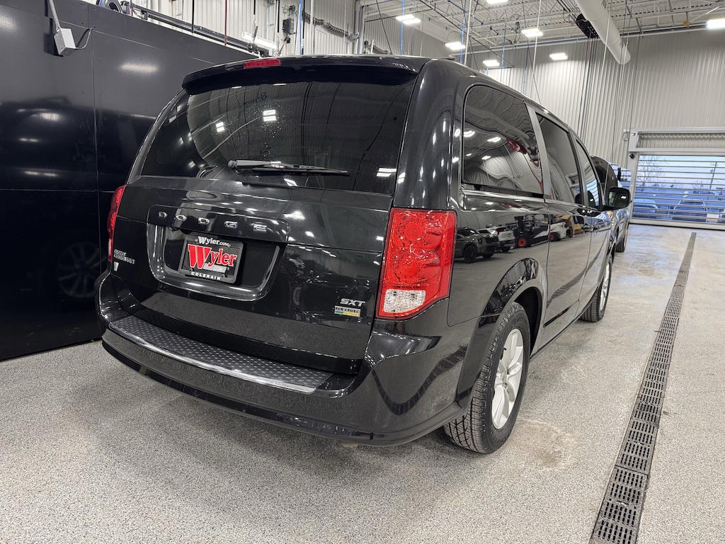 Used 2018 Dodge Grand Caravan SXT Van Passenger Van