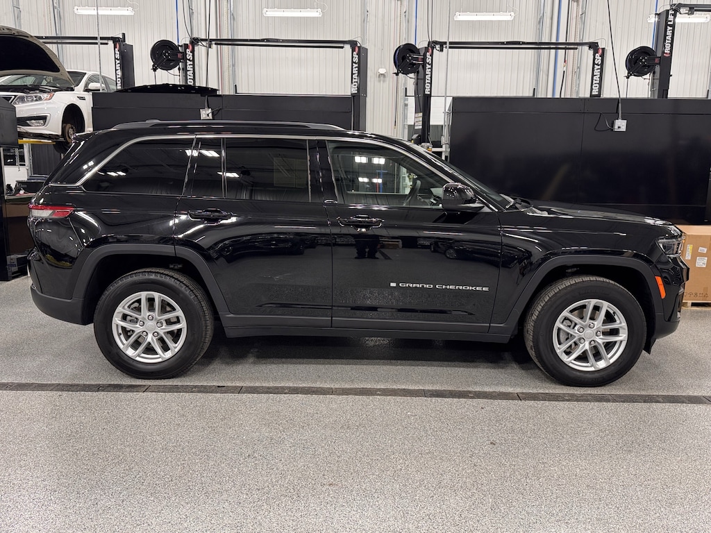 Used 2025 Jeep Grand Cherokee Laredo SUV