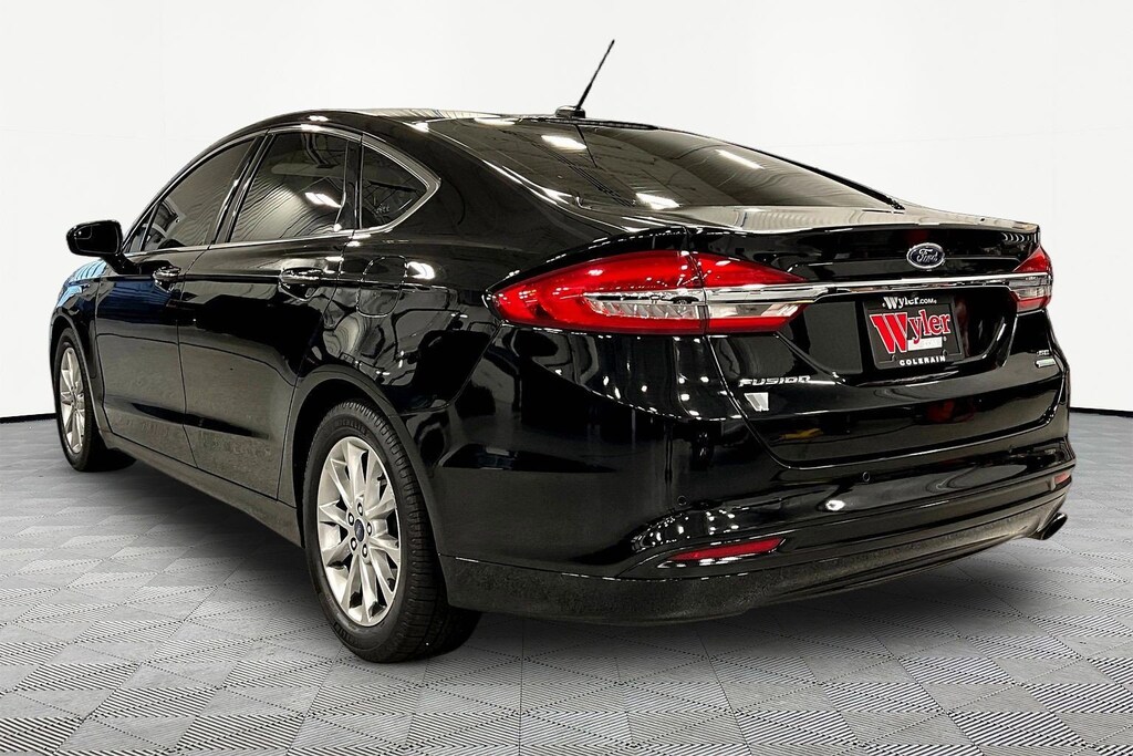 Used 2017 Ford Fusion SE Sedan