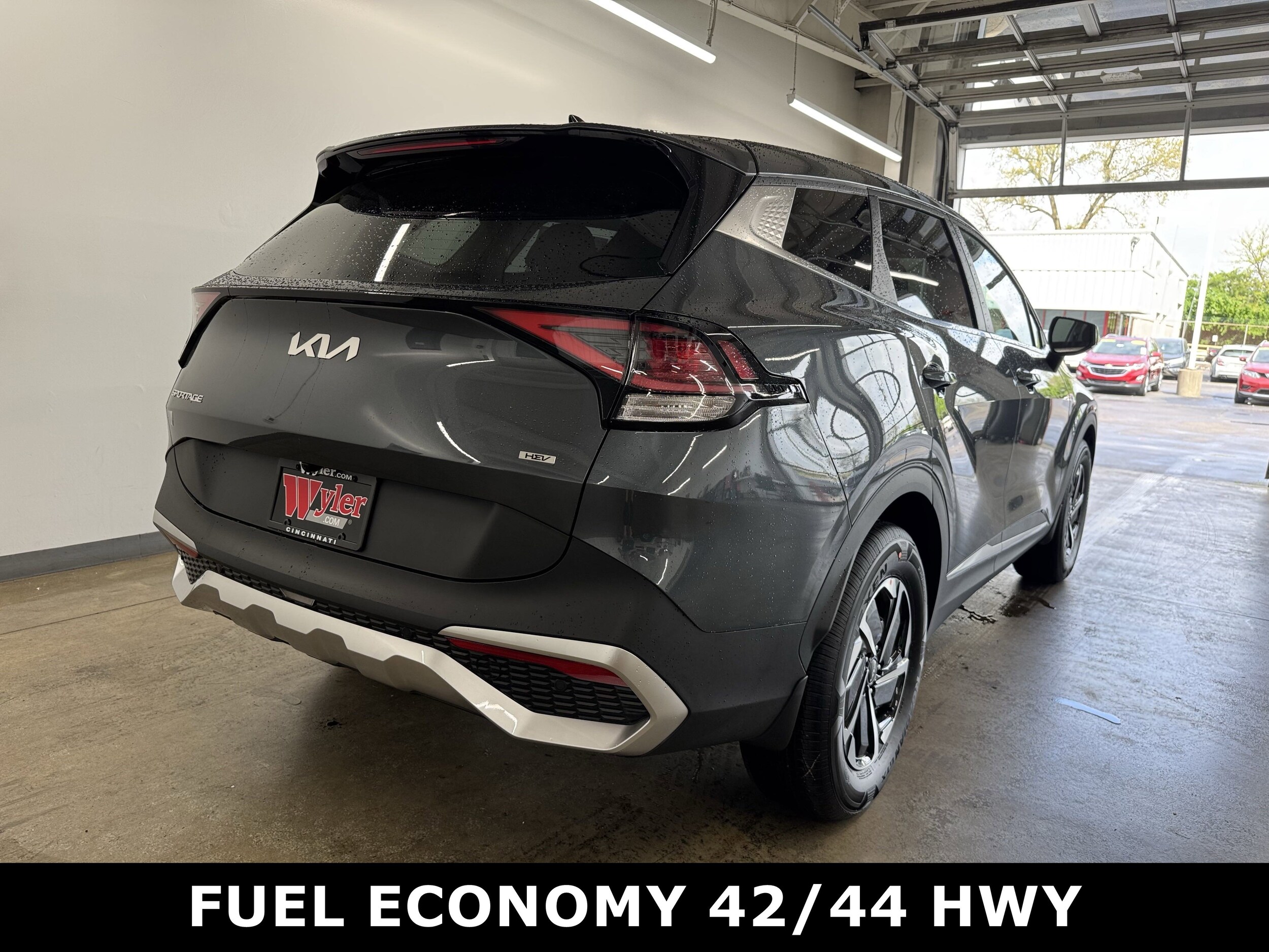 2025 Kia Sportage Hybrid LX photo 3