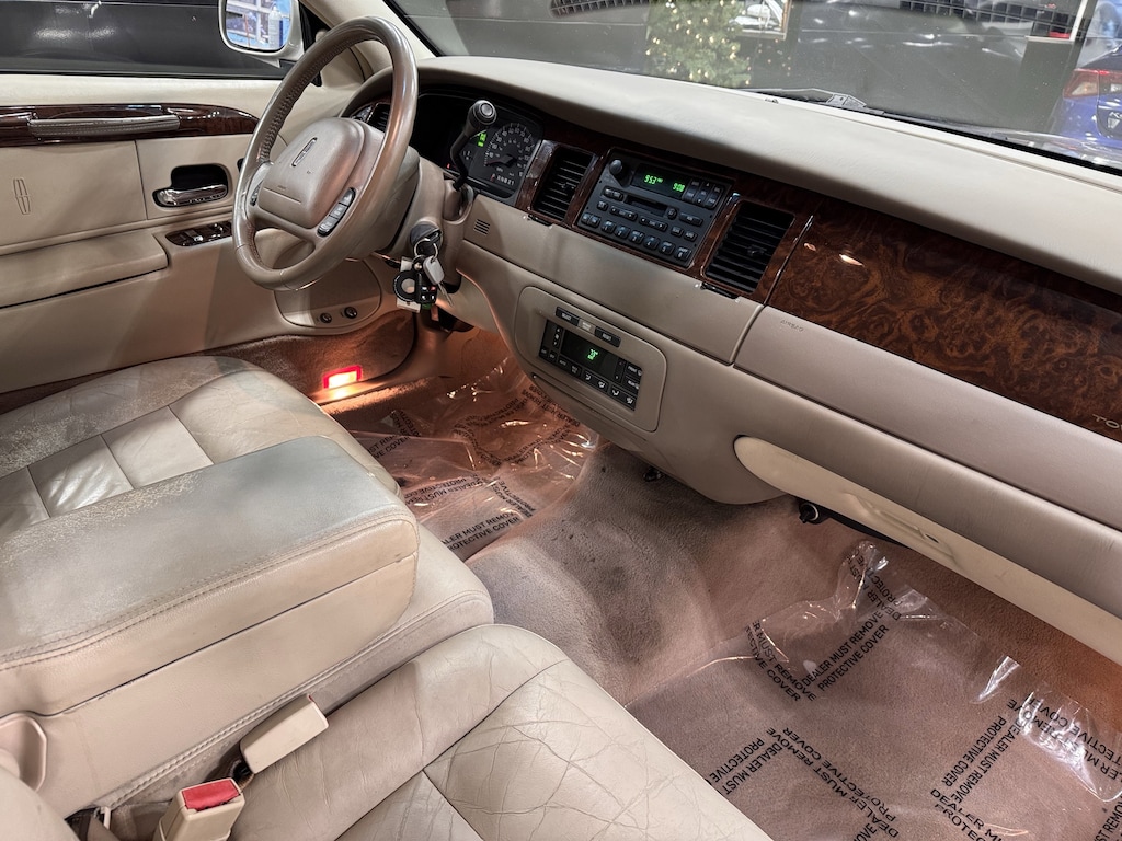 Used 2001 Lincoln Town Car Executive Sedan