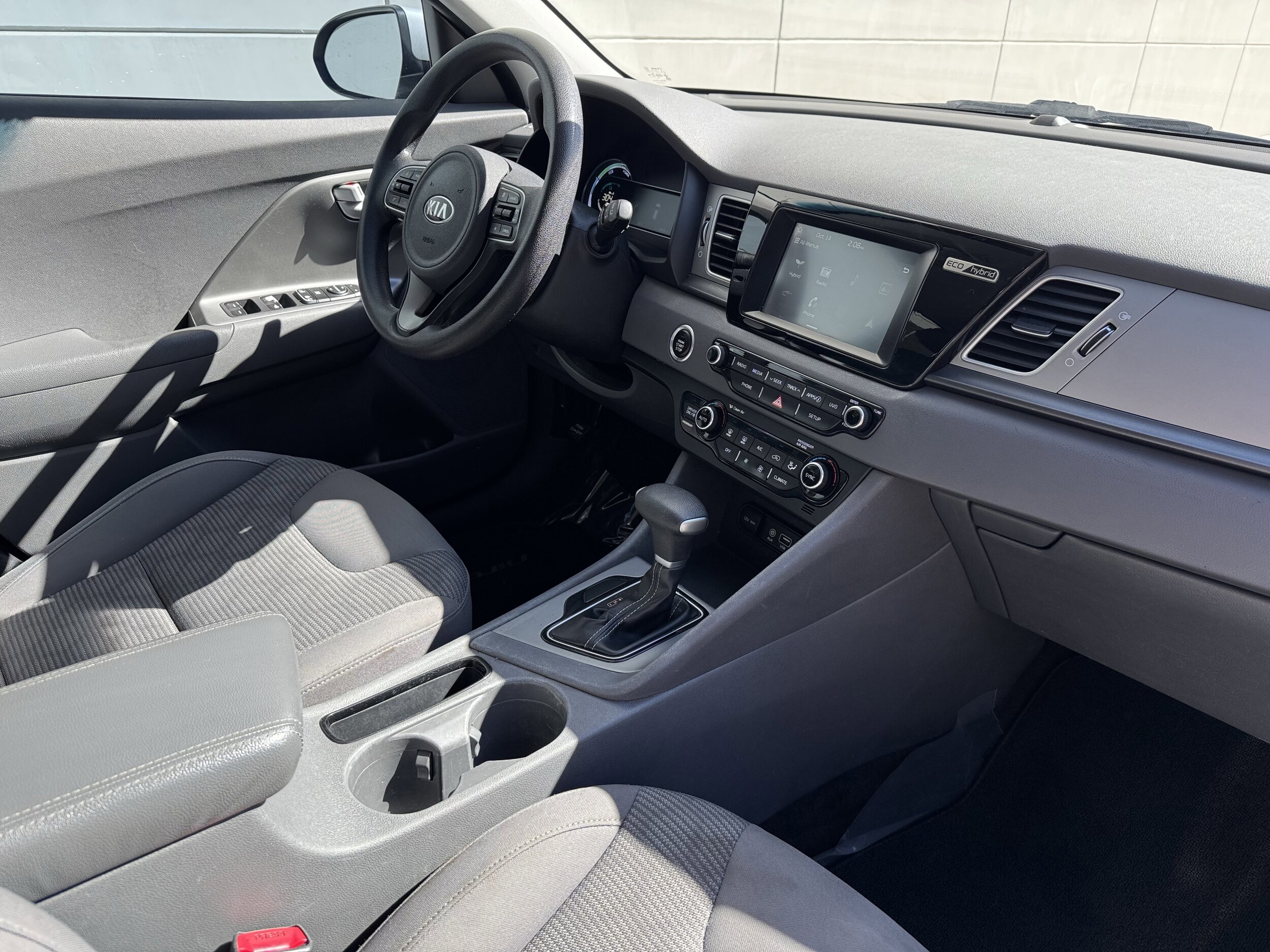 2017 Kia Niro LX photo 3