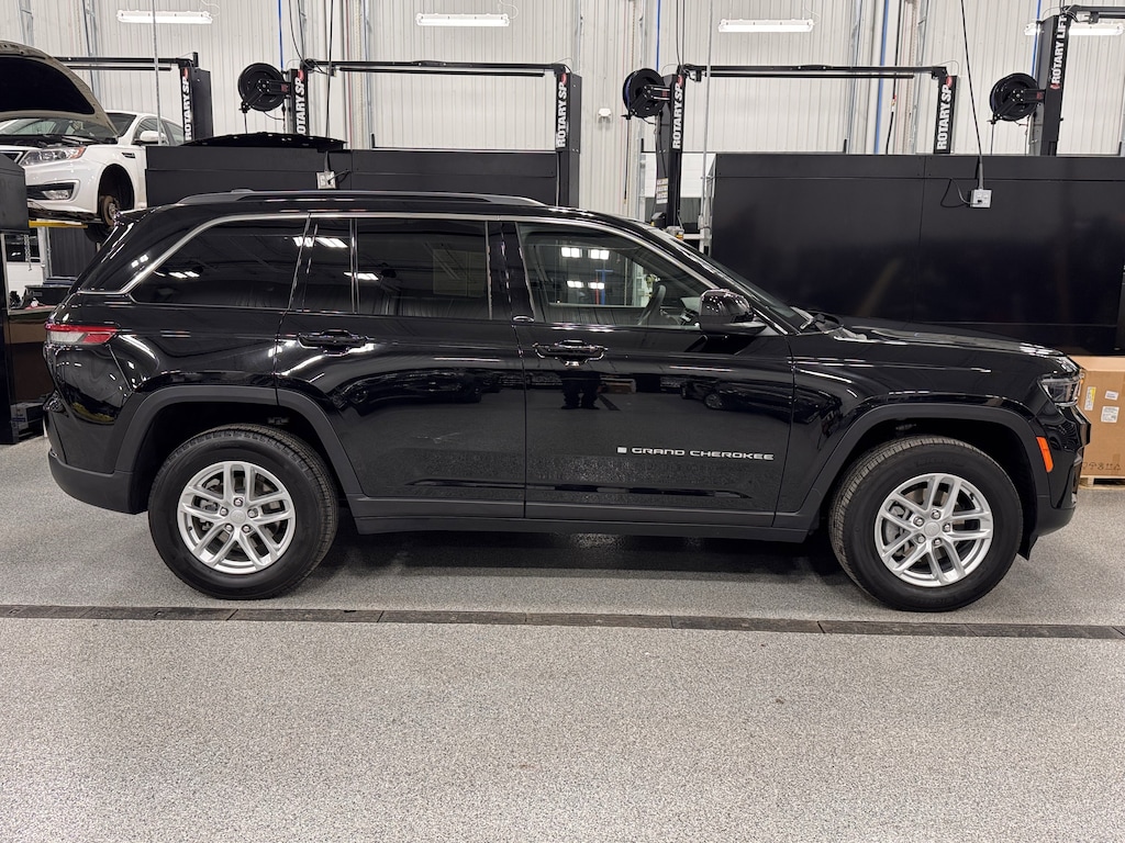 Used 2025 Jeep Grand Cherokee Laredo SUV