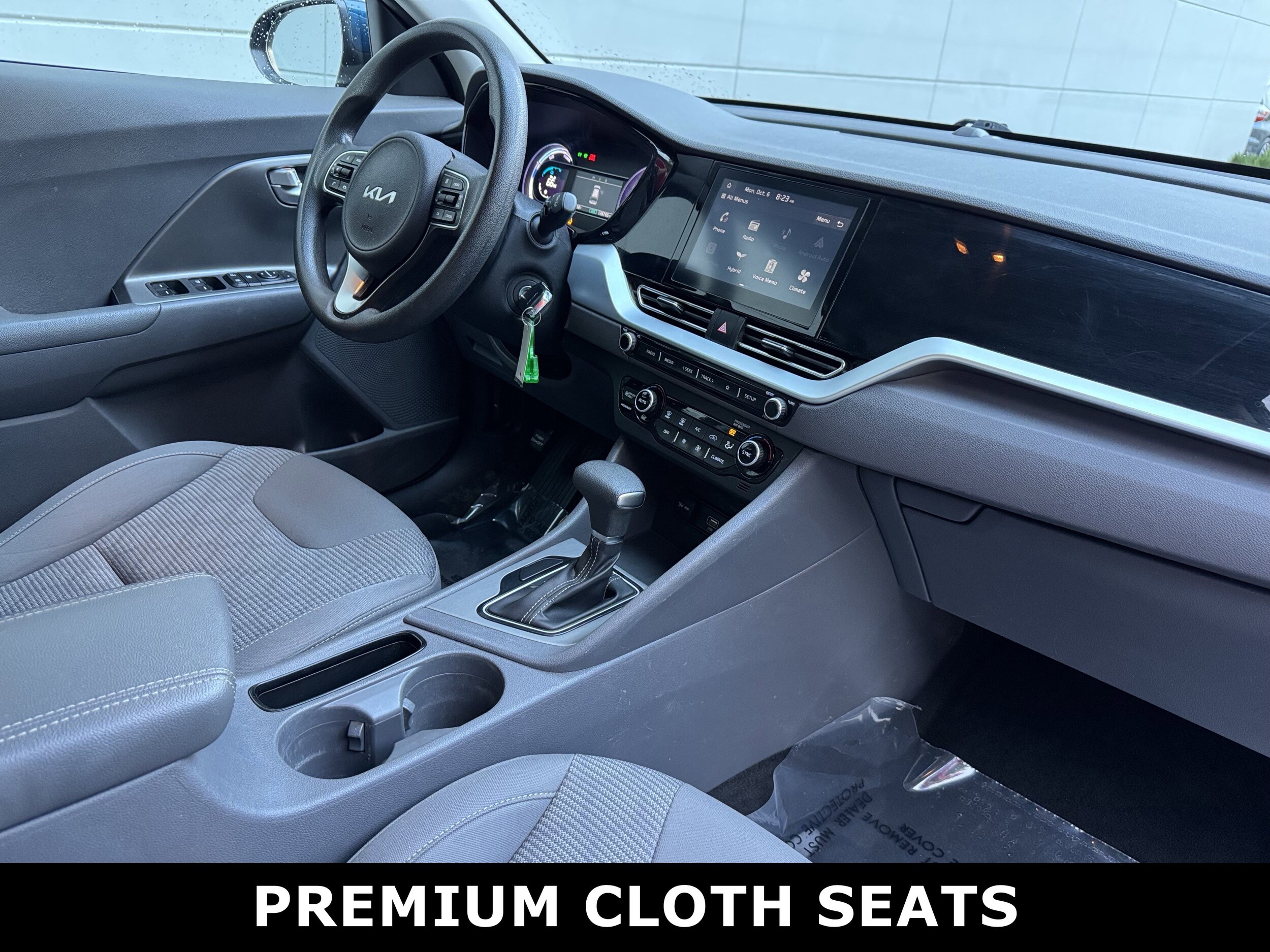 2022 Kia Niro LX photo 2