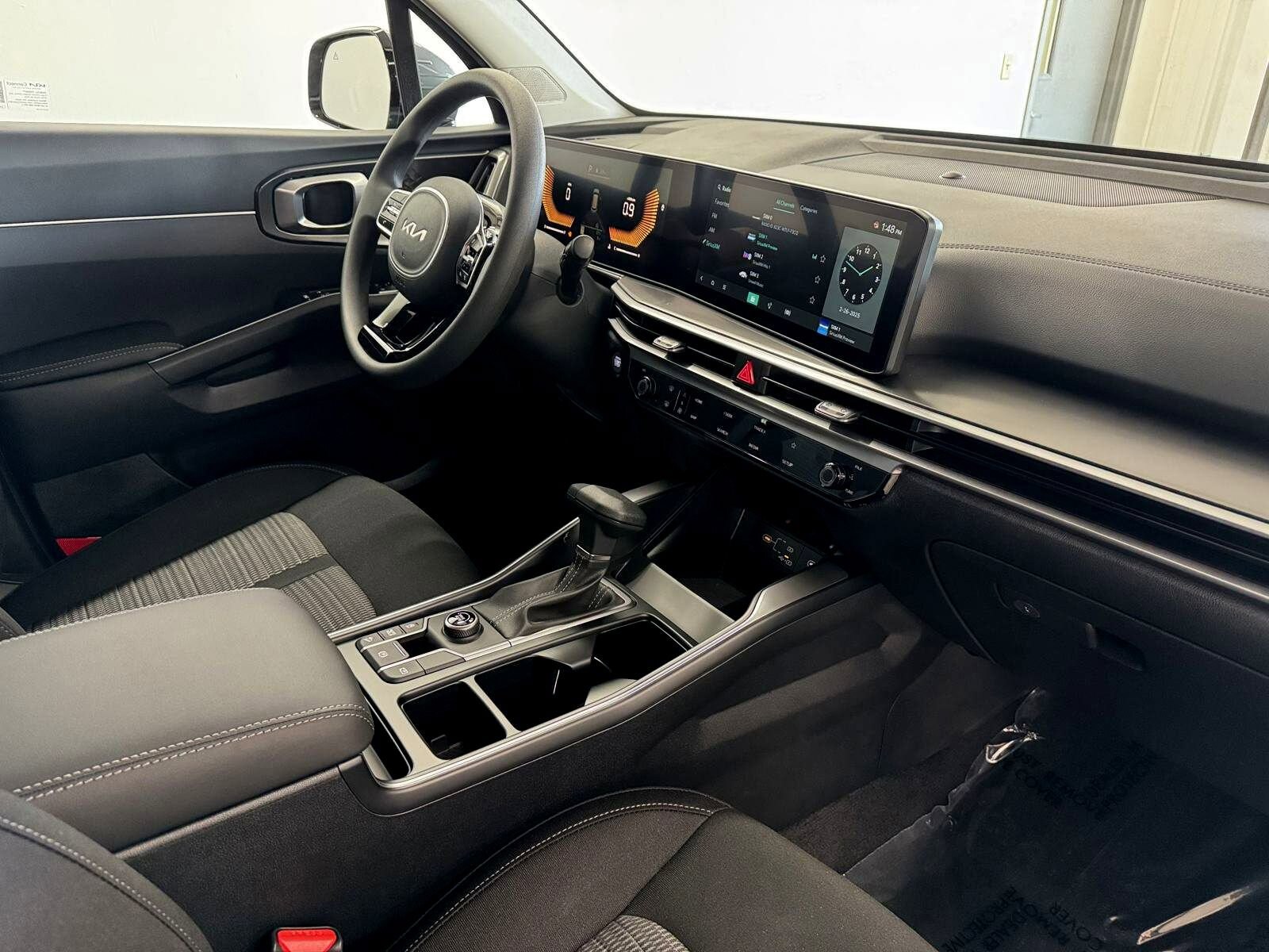 2025 Kia Sorento LX photo 4