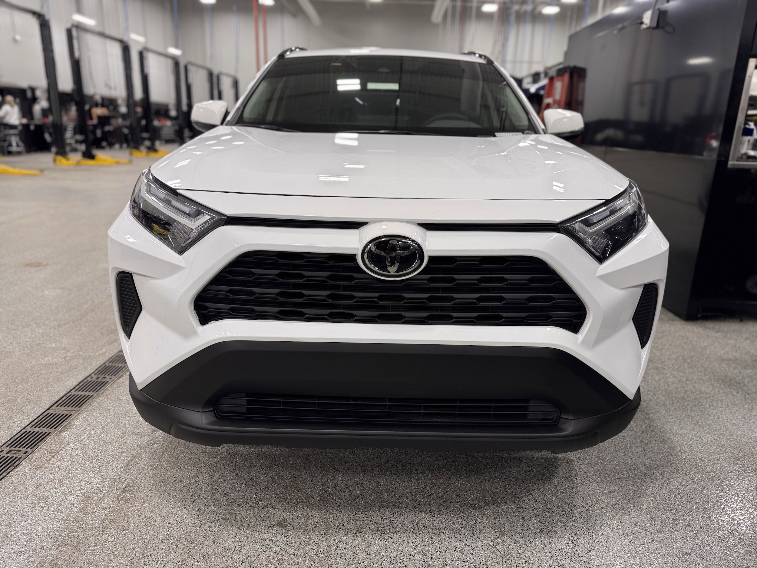 2025 Toyota RAV4 XLE - Photo 32