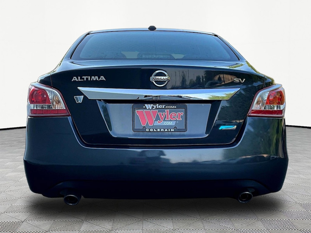 Used 2013 Nissan Altima 2.5 SV Sedan