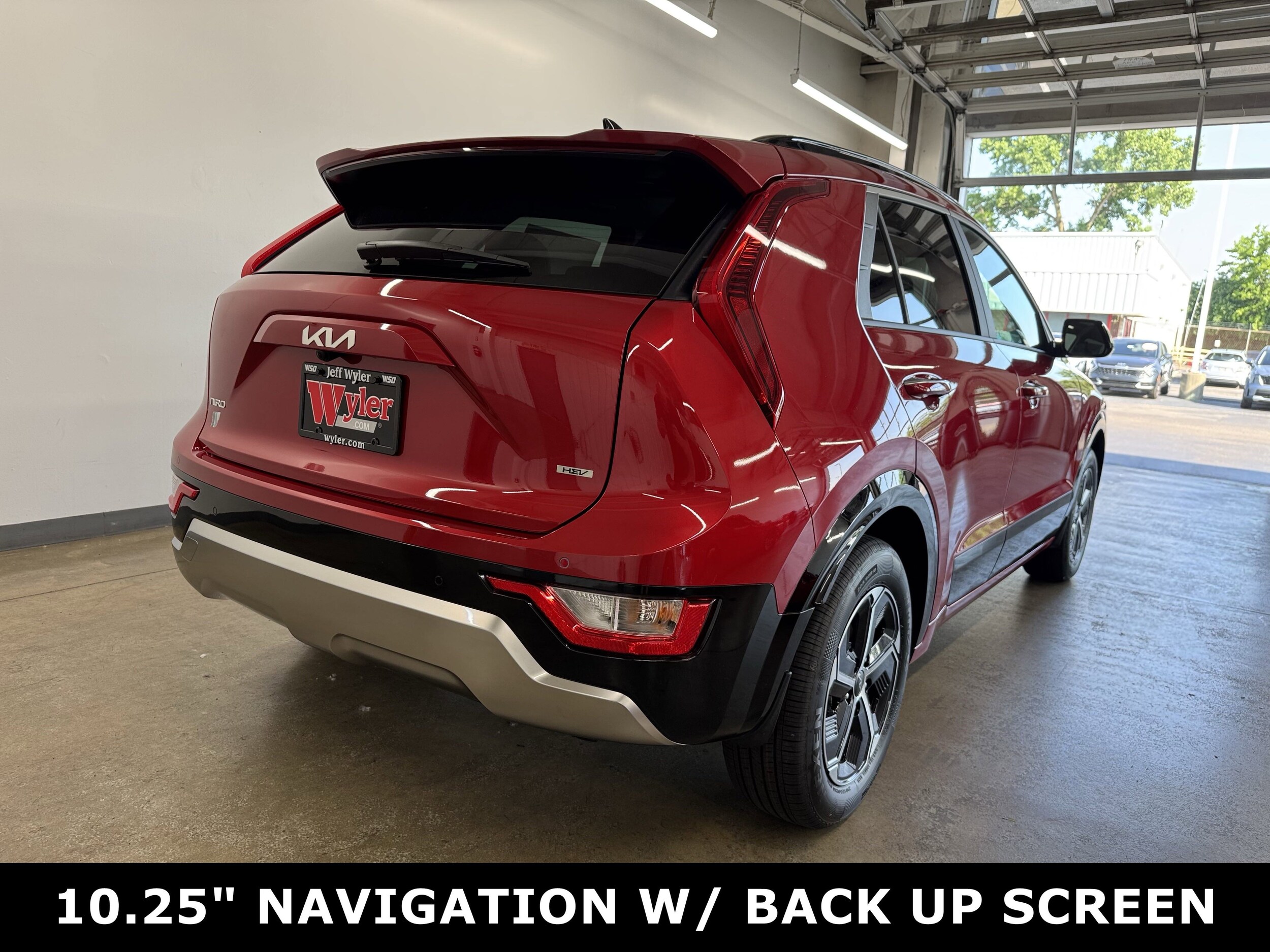 2025 Kia Niro SX photo 3