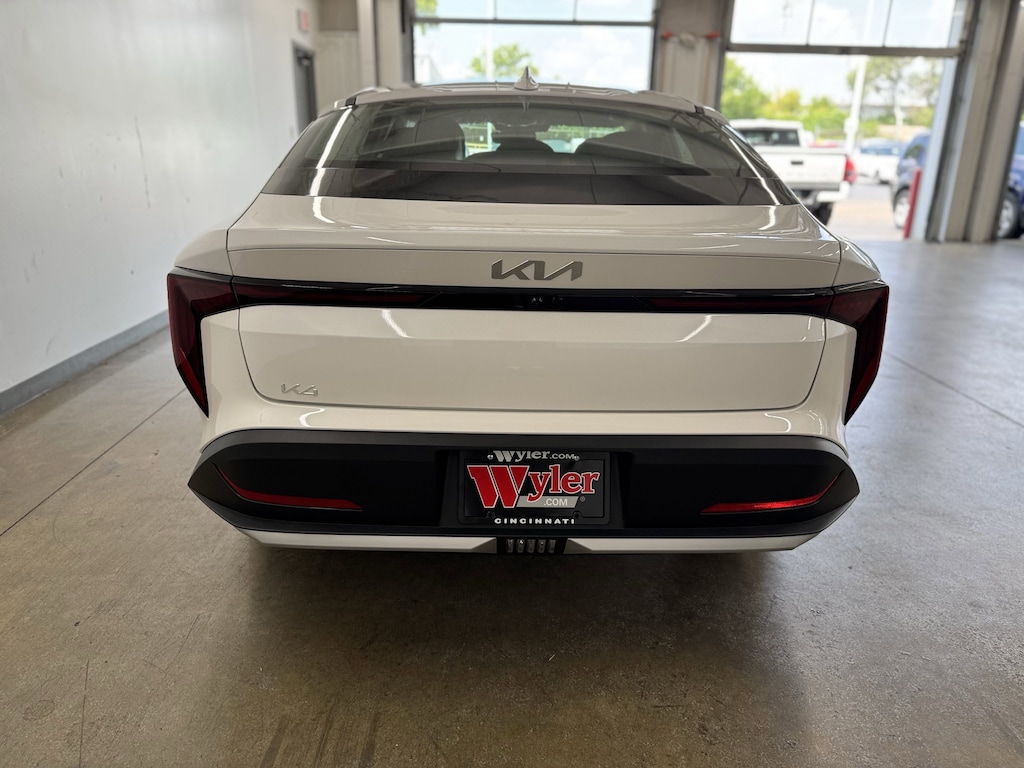 New 2025 Kia K4 LXS Sedan