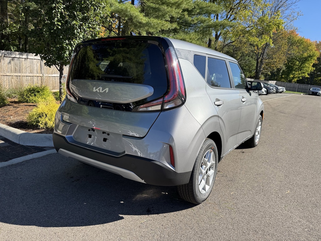 New 2025 Kia Soul LX Hatchback