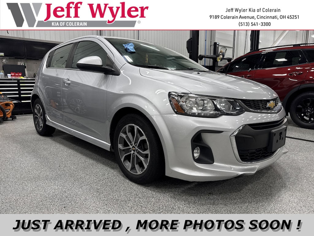 Used 2017 Chevrolet Sonic LT Auto w/1SD Hatchback