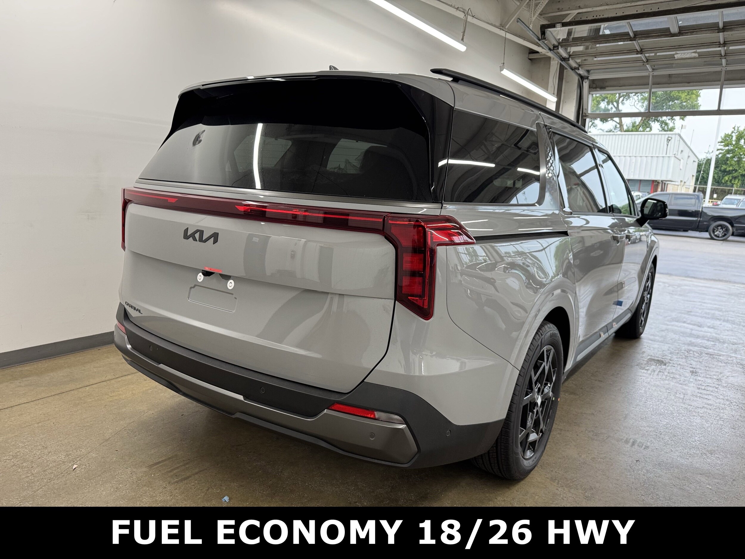 2026 Kia Carnival SX photo 3