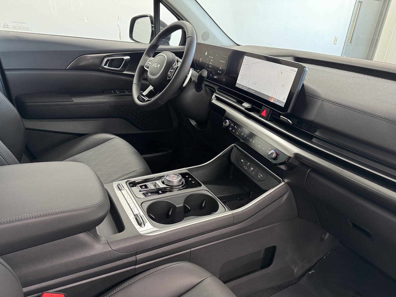 2025 Kia Carnival SX photo 3