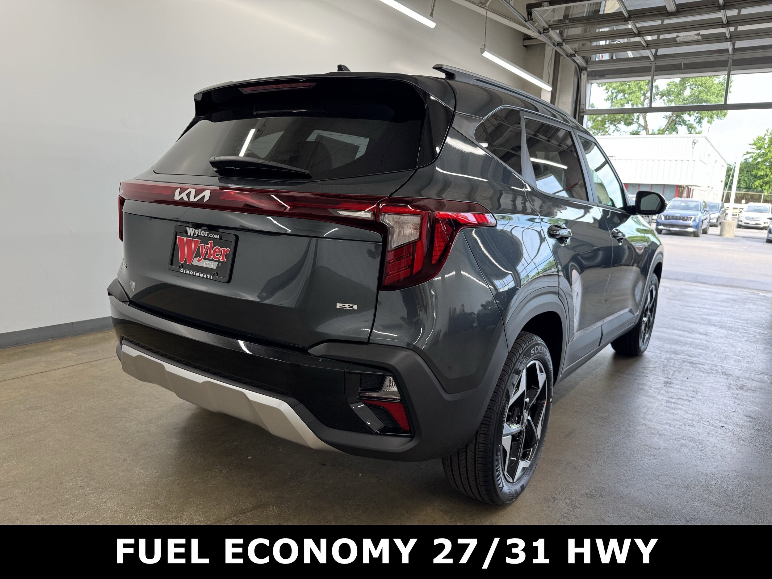 2025 Kia Seltos S photo 2