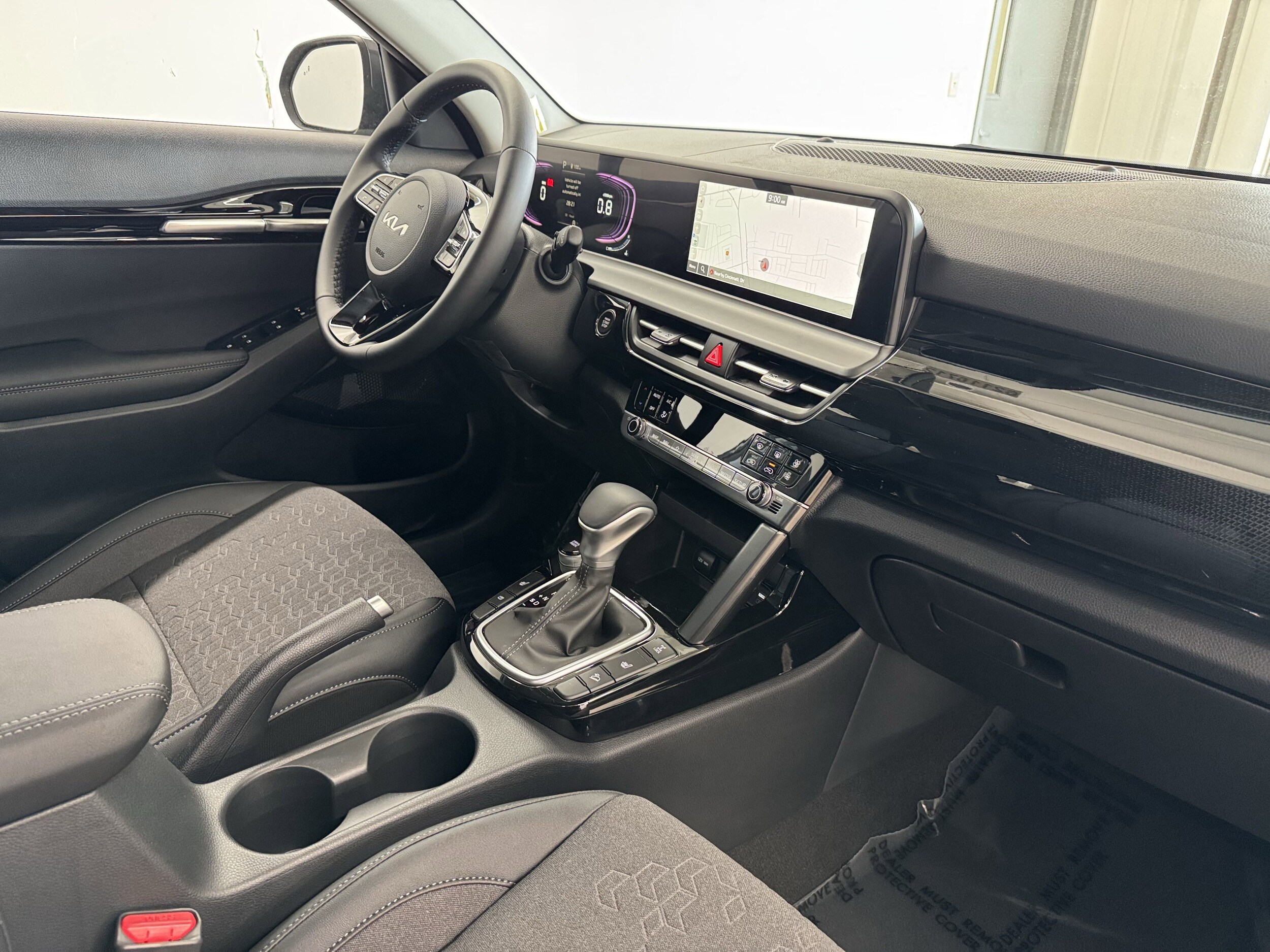2025 Kia Seltos S photo 3