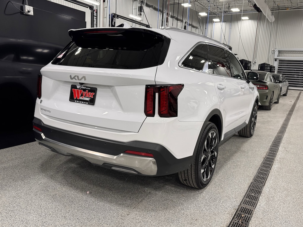 Certified 2025 Kia Sorento EX SUV