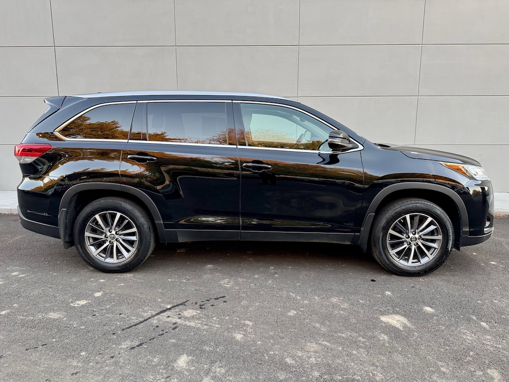 Used 2019 Toyota Highlander XLE V6 SUV