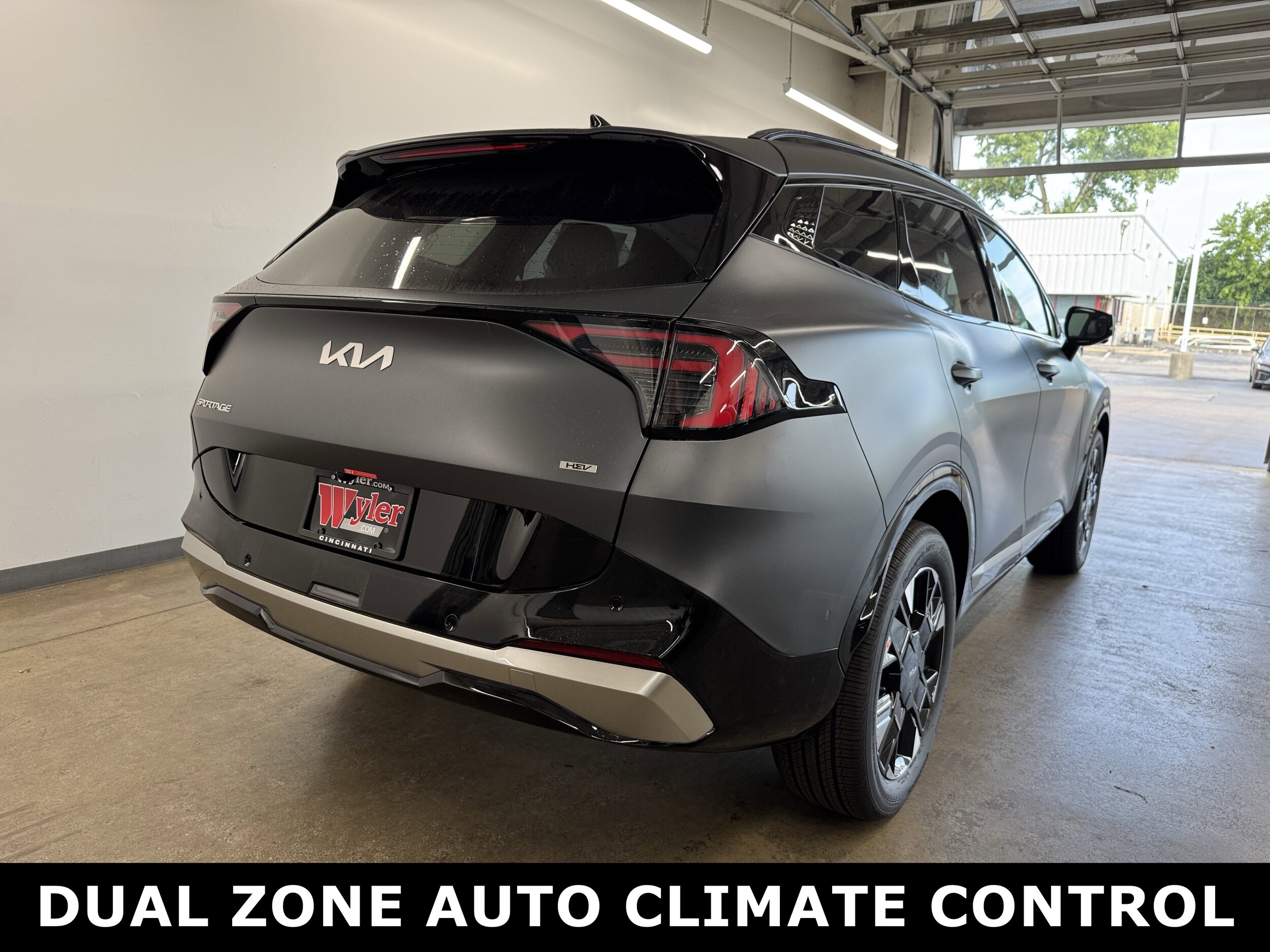 2026 Kia Sportage Hybrid photo 2