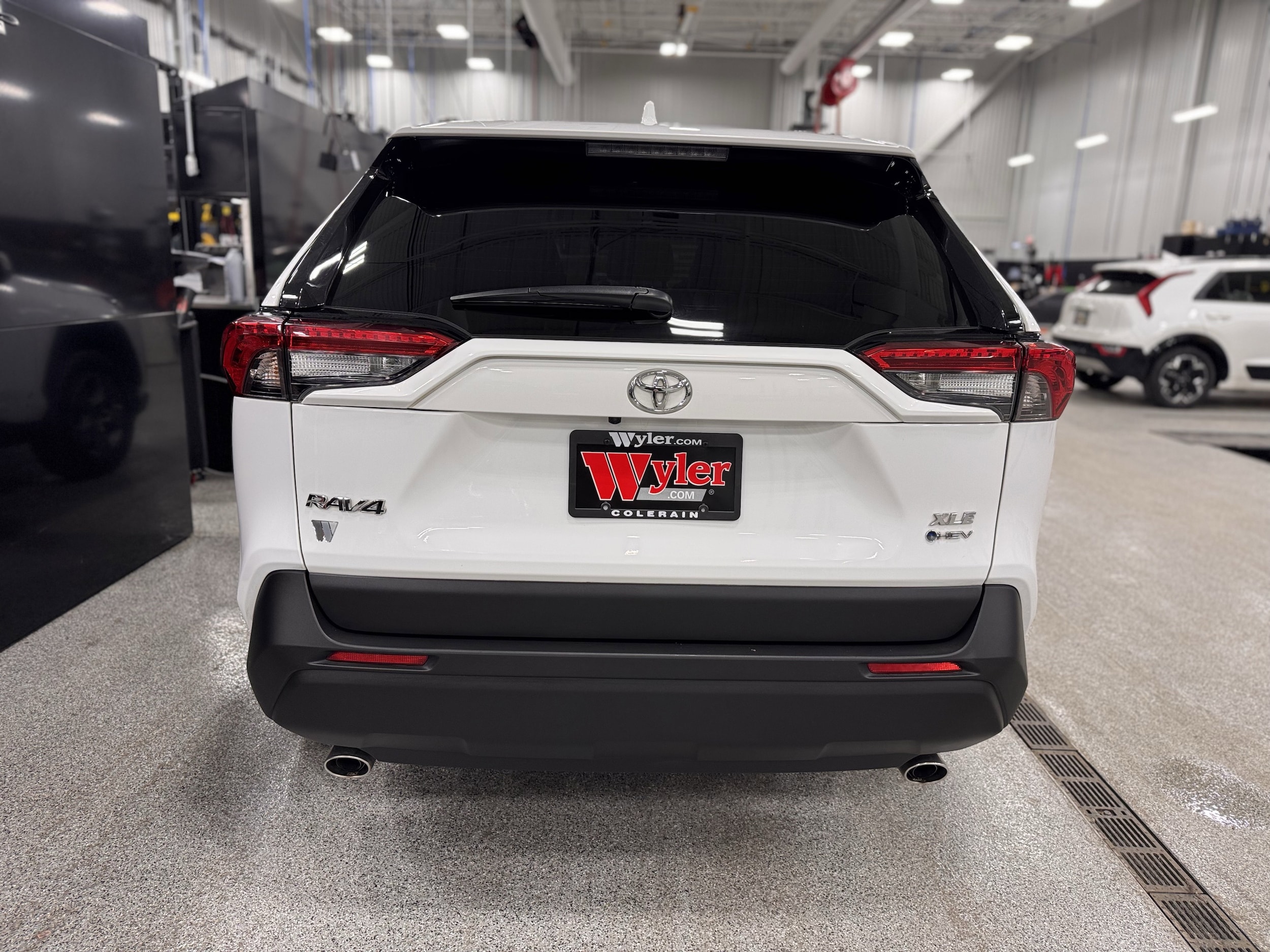 2025 Toyota RAV4 XLE - Photo 33
