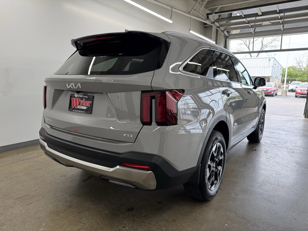 New 2025 Kia Sorento S SUV