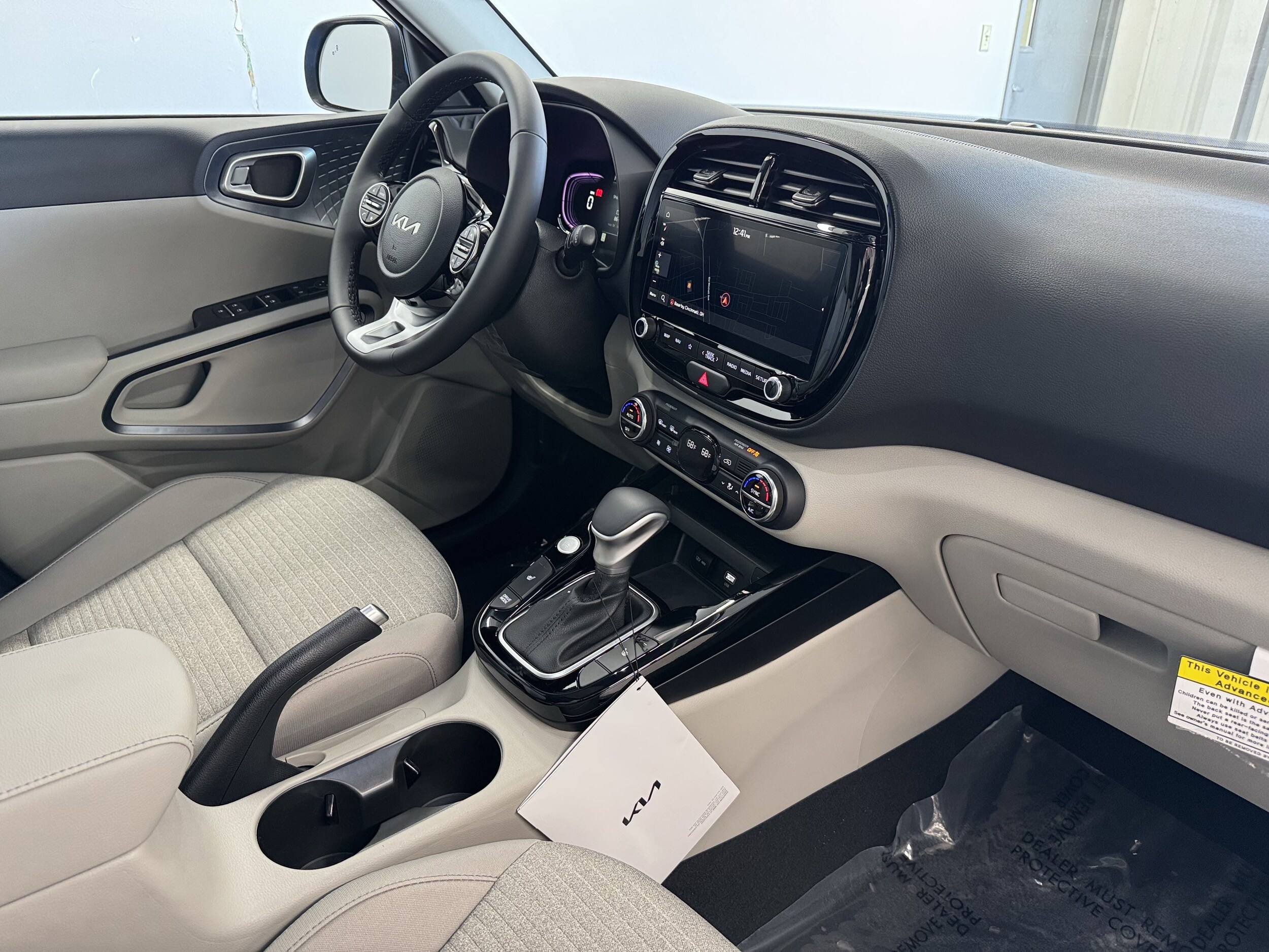 2025 Kia Soul EX photo 3