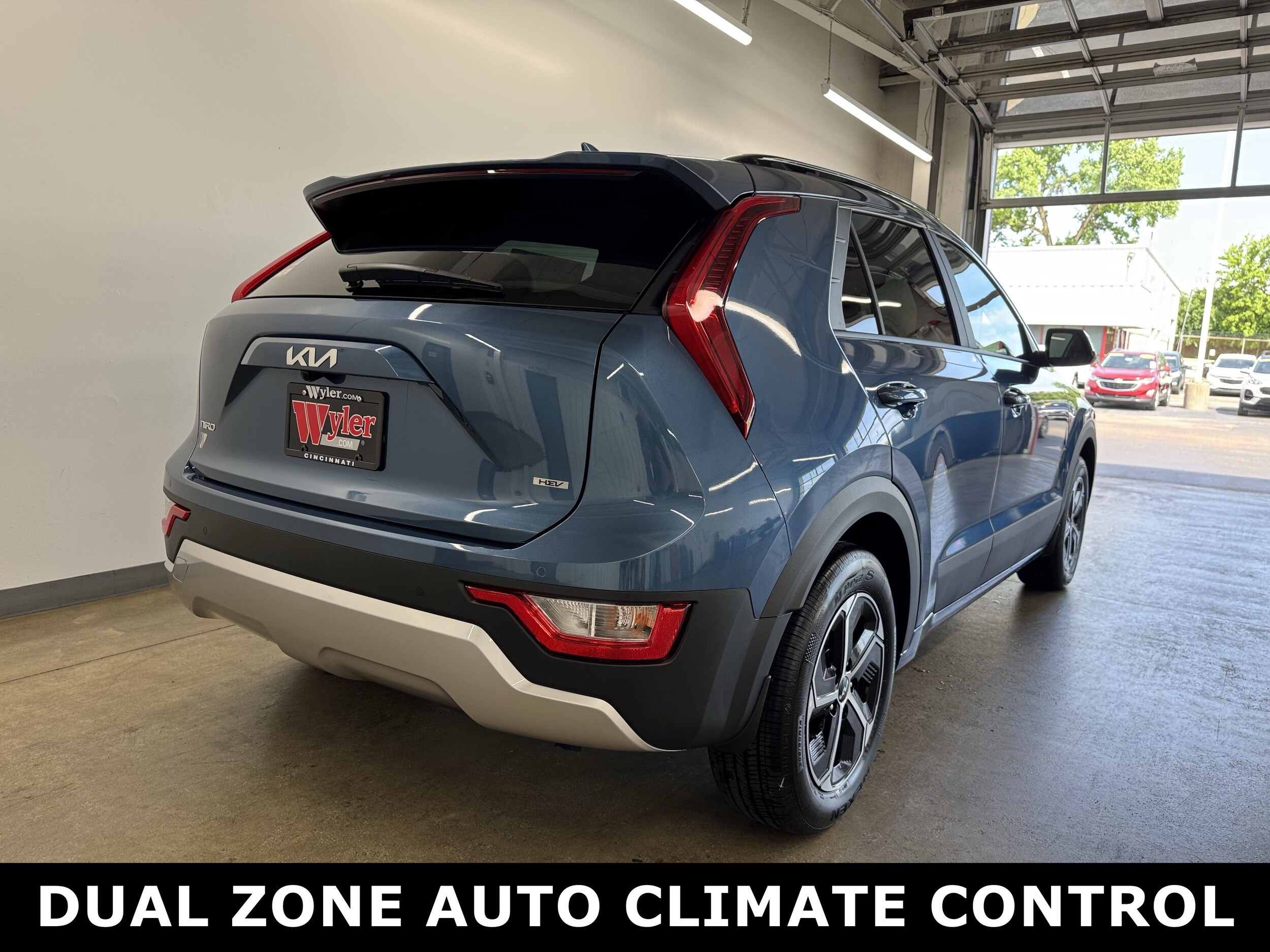 2025 Kia Niro EX photo 3