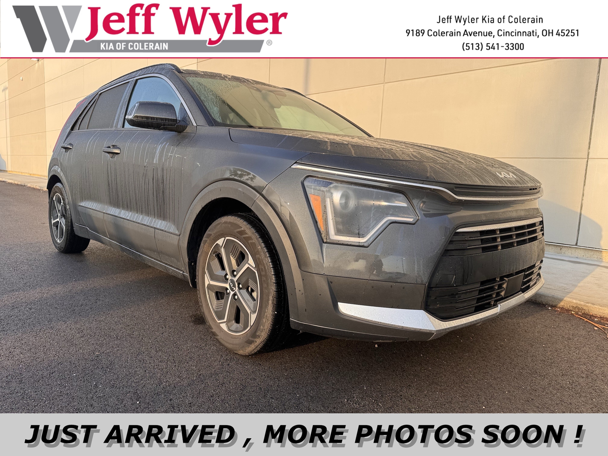2023 Kia Niro EX HEV's photo