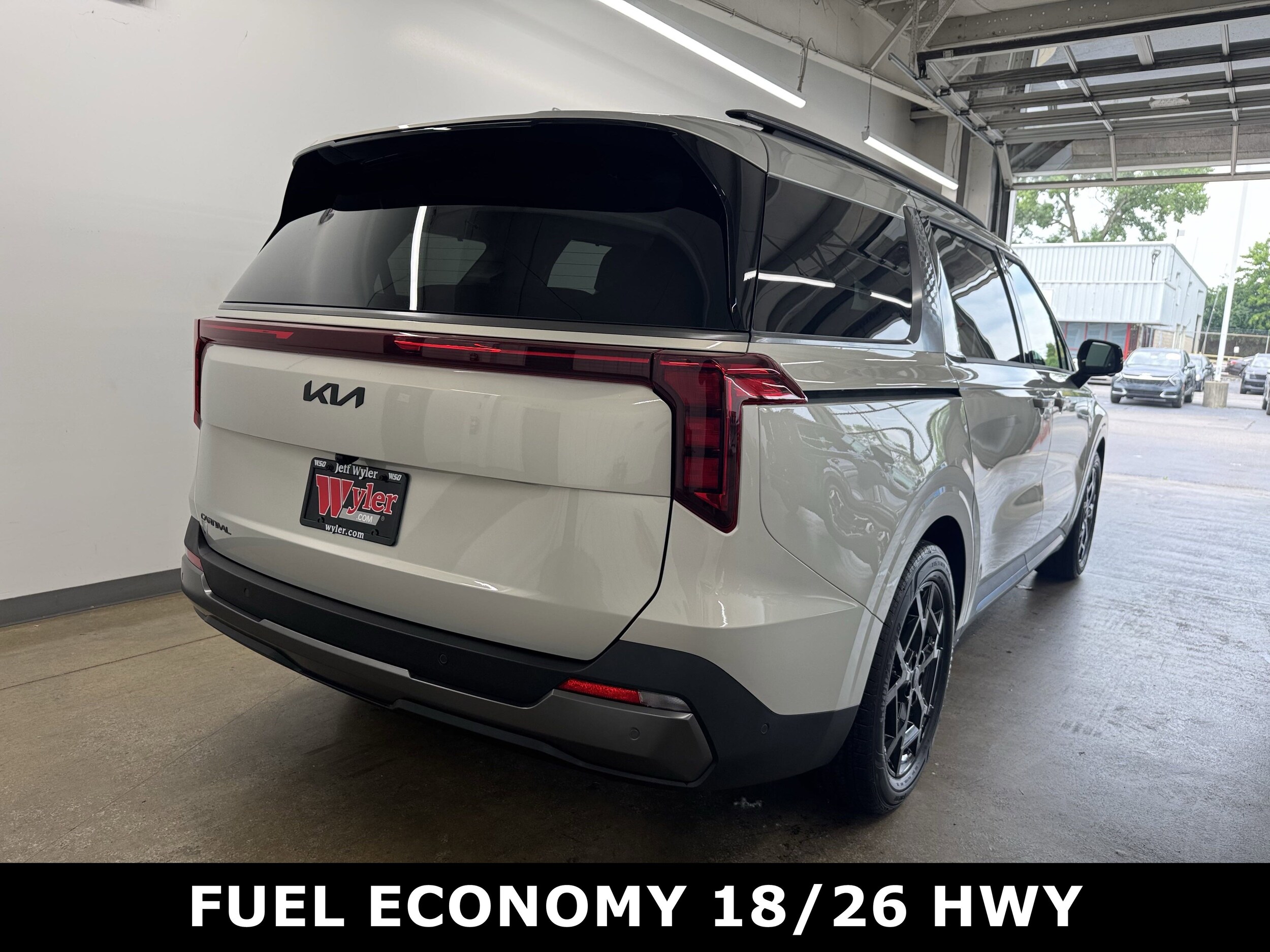 2026 Kia Carnival SX photo 3