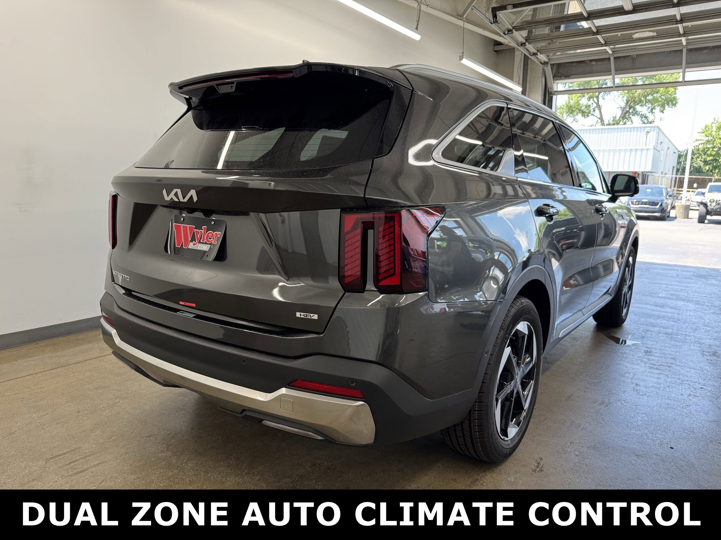 2025 Kia Sorento Hybrid SX Prestige photo 2