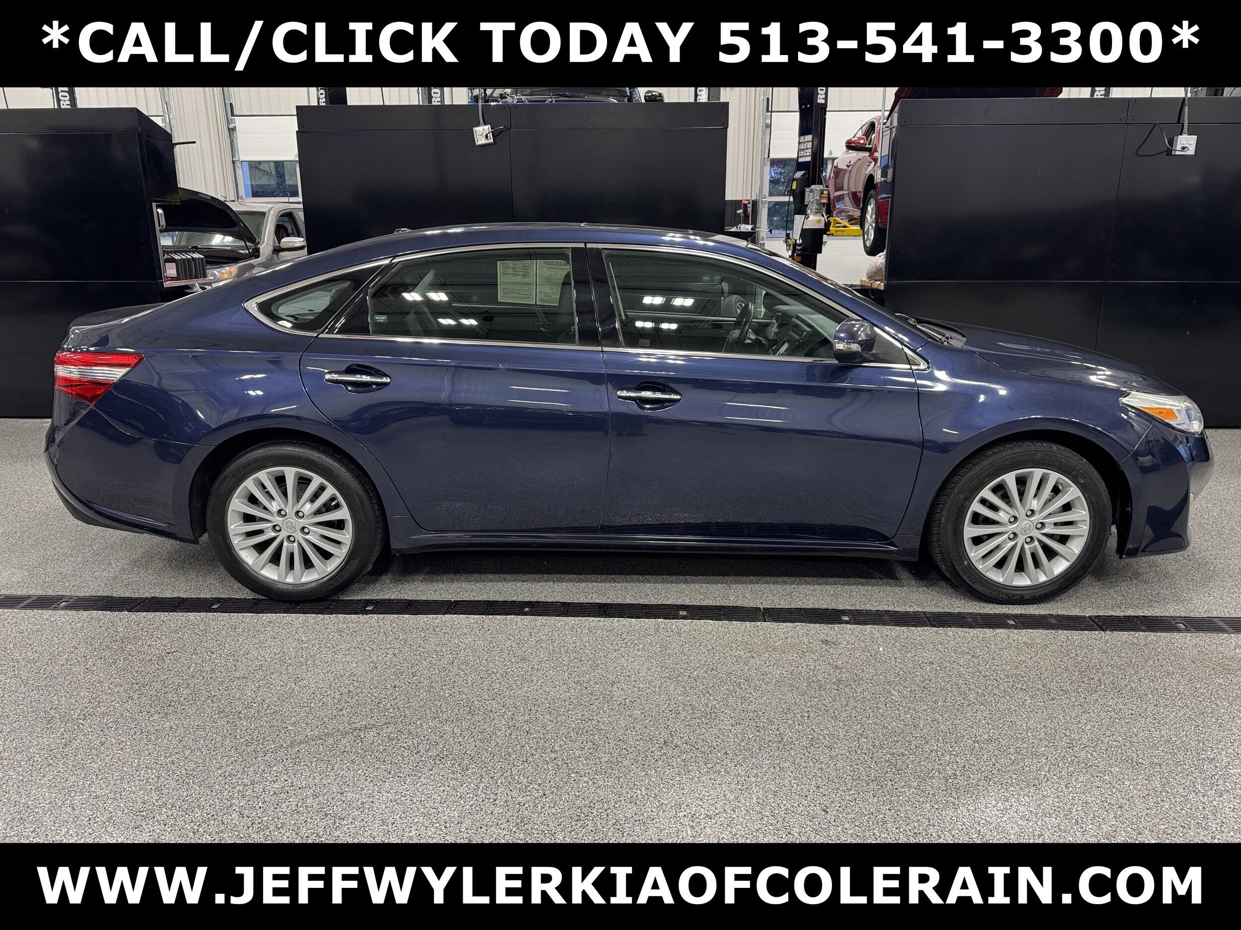 2015 Toyota Avalon Hybrid XLE Touring photo 2