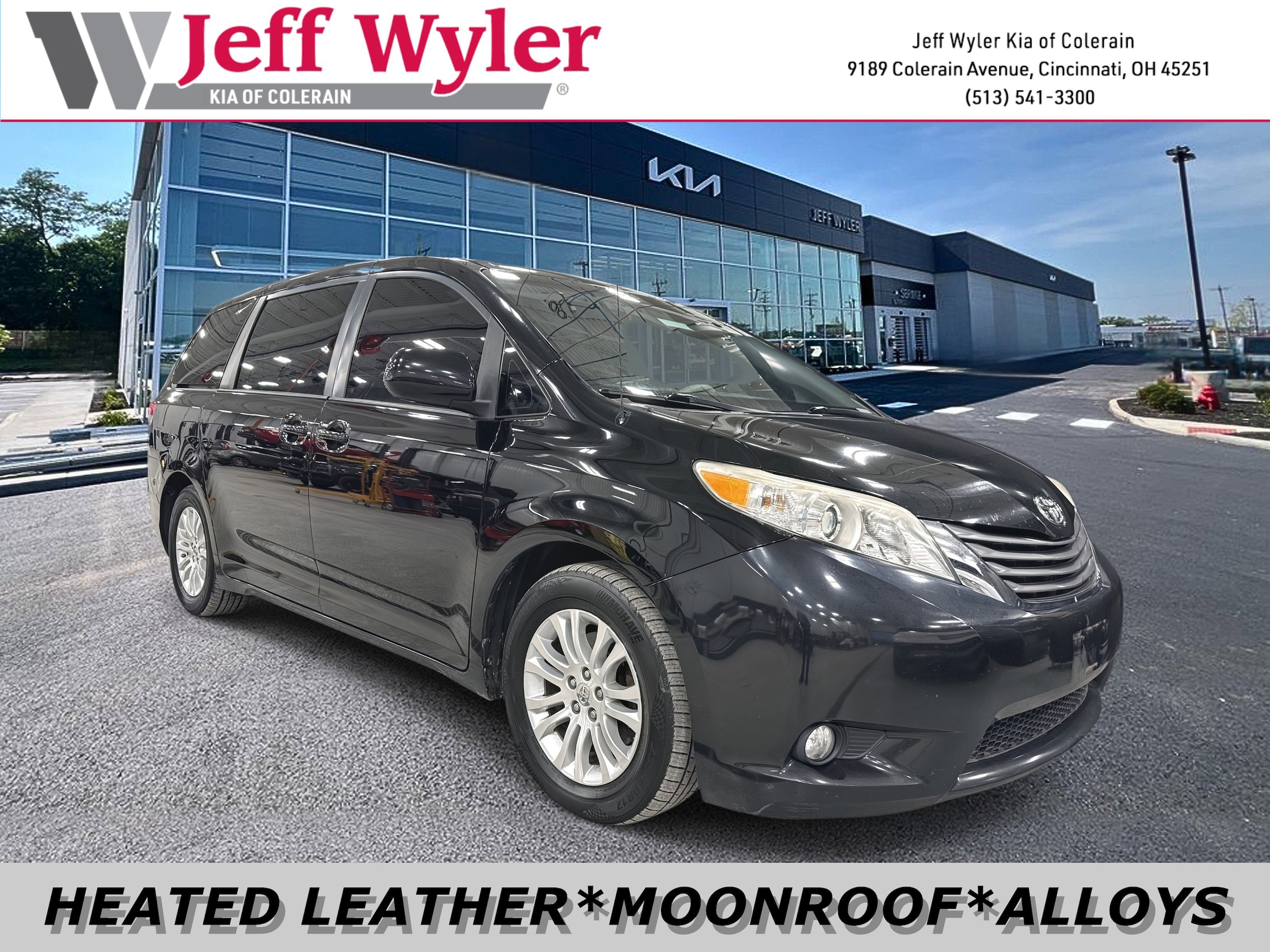 2013 Toyota Sienna XLE's photo