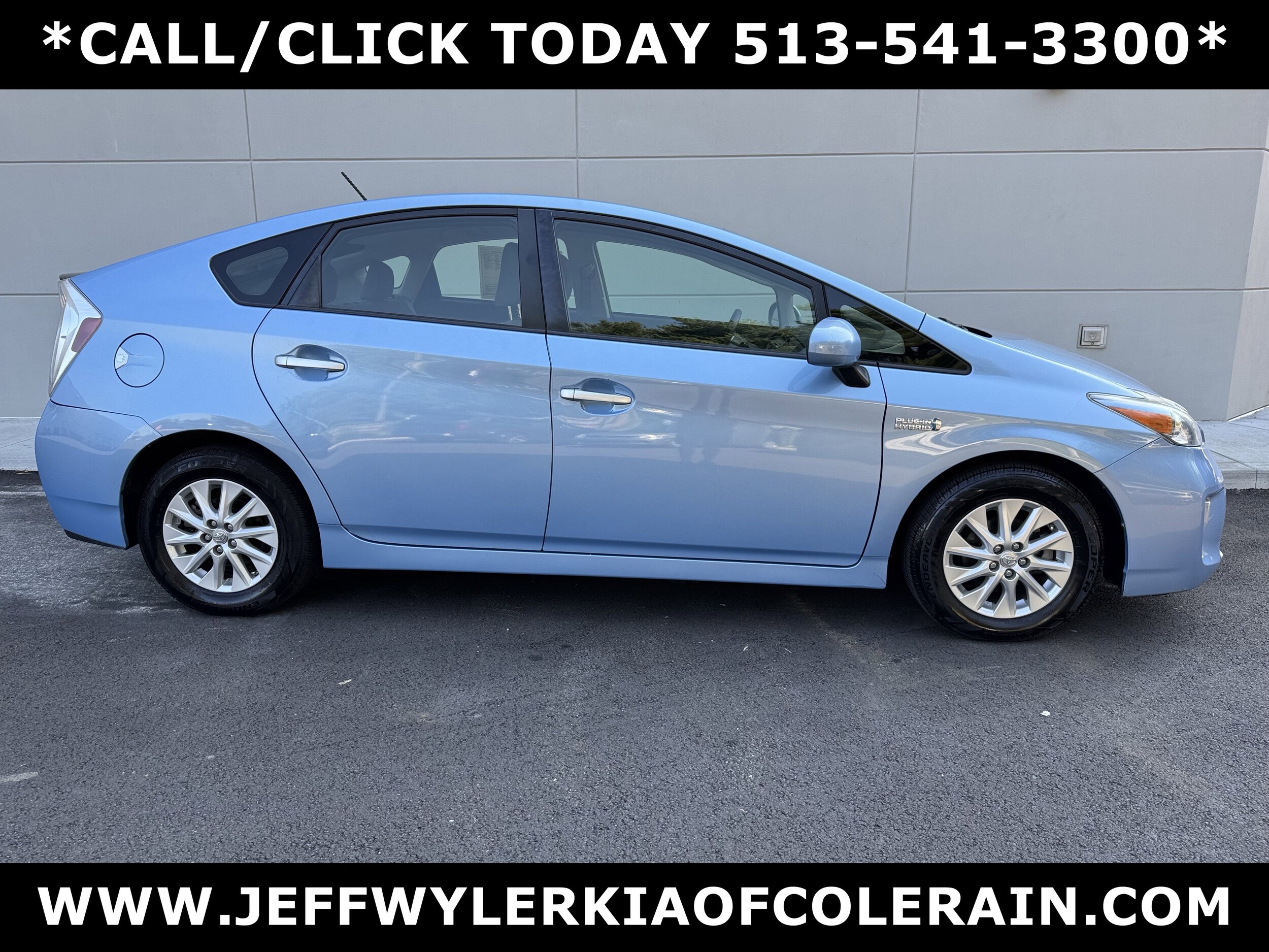 2013 Toyota Prius Plug-in photo 2